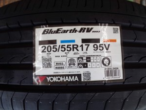 ヨコハマ　ブルーアースRV03