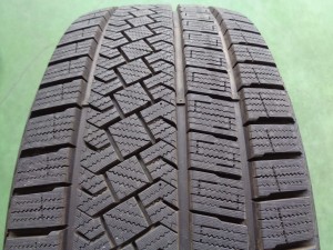 ピレリ　アイスゼロアシンメトリコ