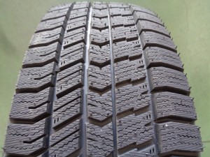 グッドイヤー　アイスナビ8