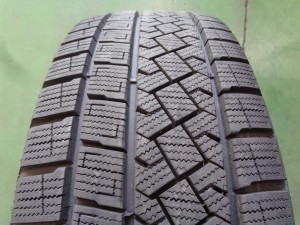 ピレリ　アイスゼロアシンメトリコ