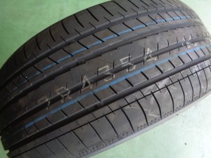 ヨコハマ　ブルーアースGT　AE51