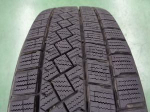 ピレリ　アイスゼロアシンメトリコ