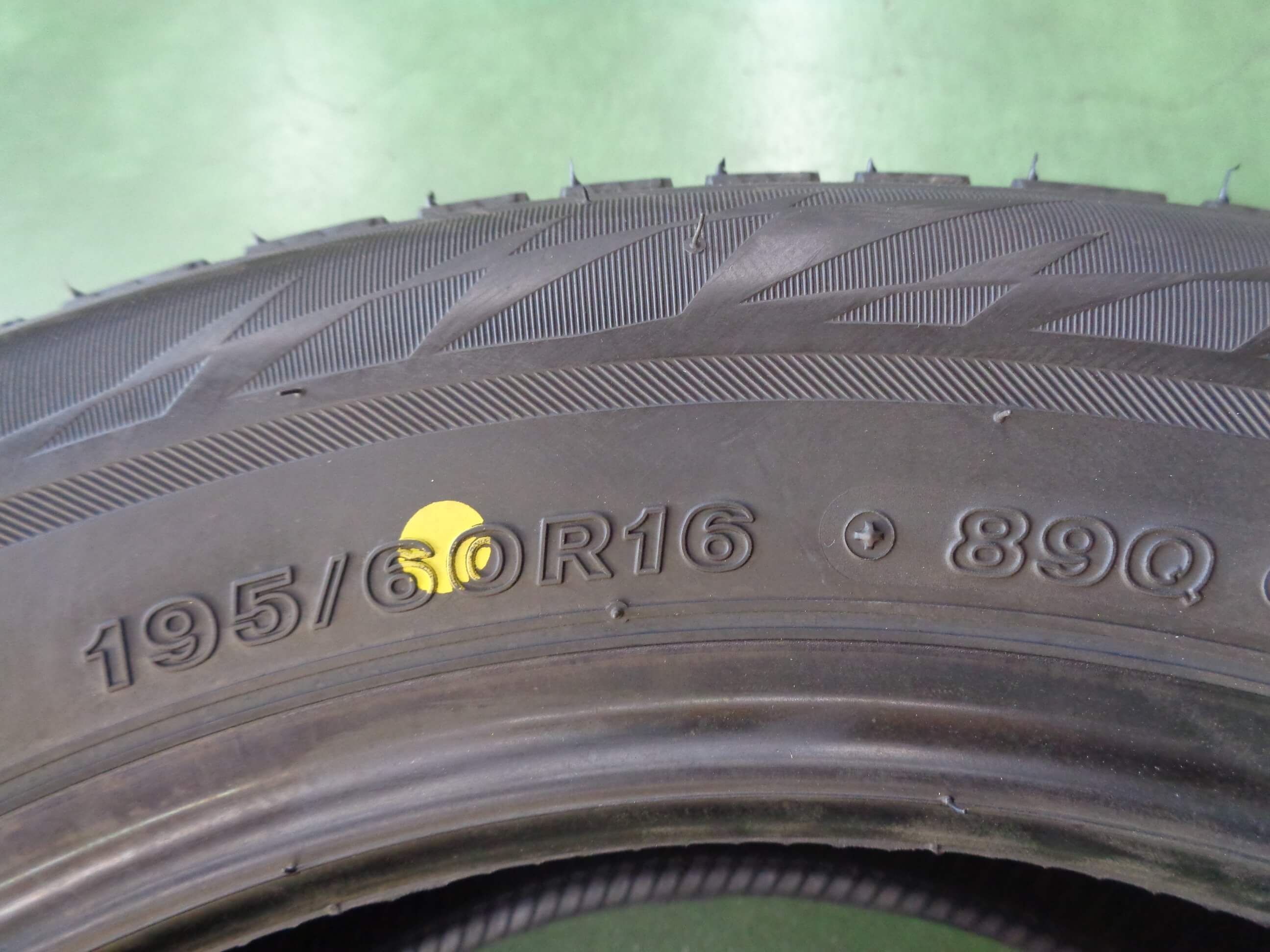 ウリキュ BLIZZAK VRX2 175/80R14 88Q｜ブリヂストン タイヤオンラインストア