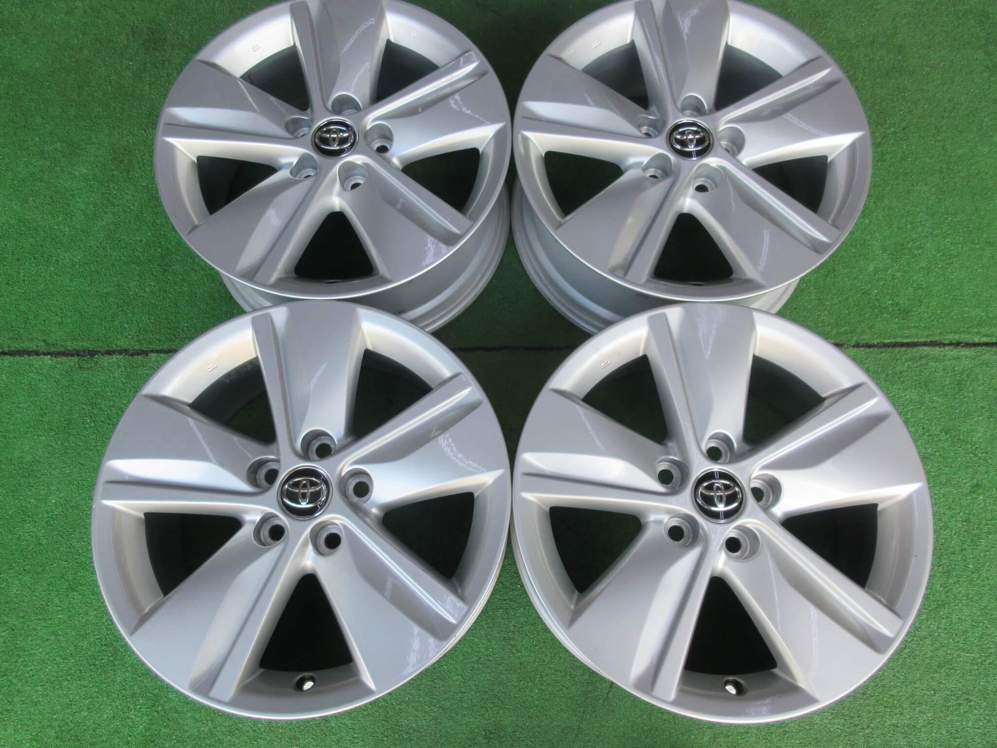 60ハリアー 純正ホイール