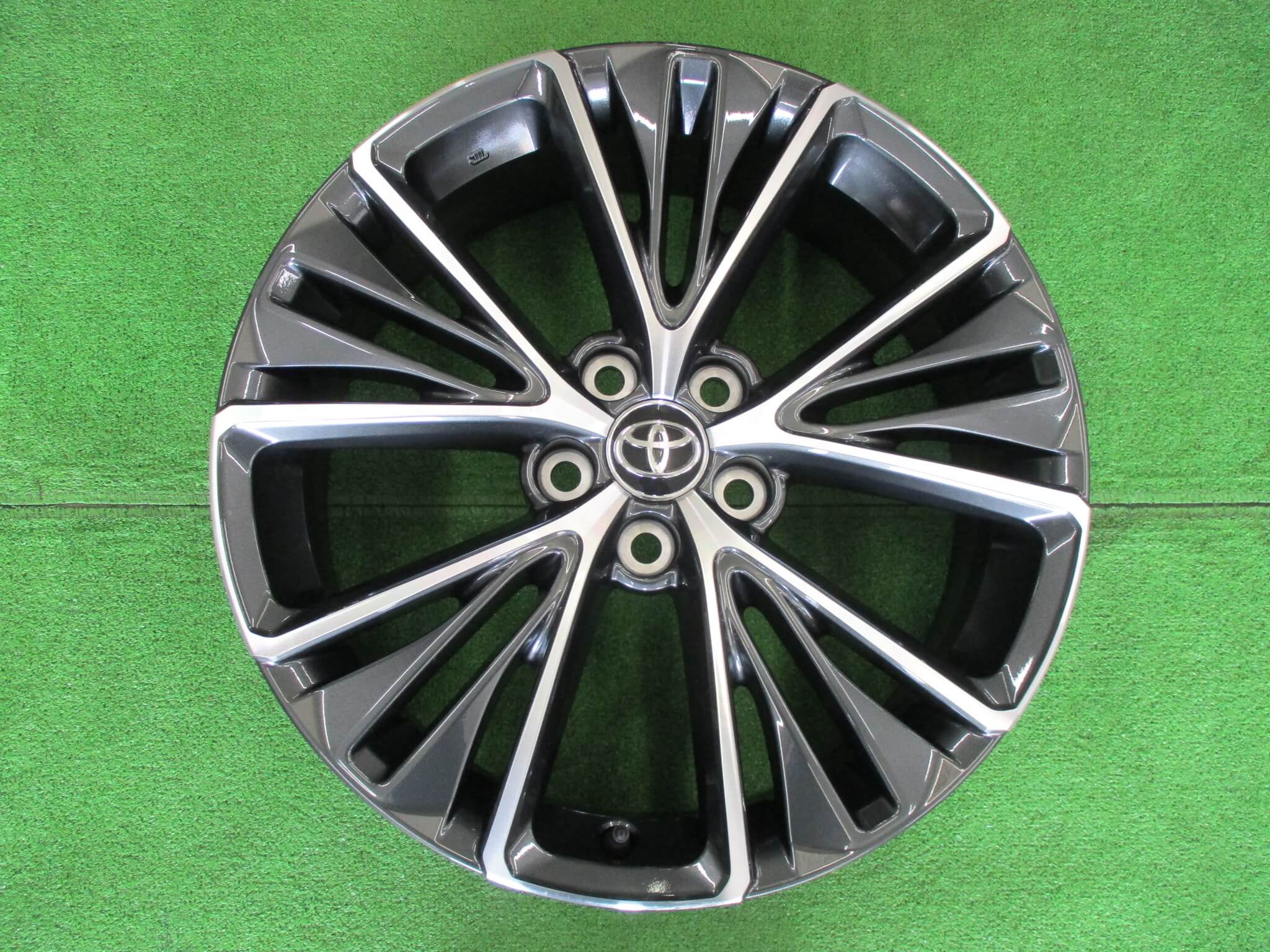 60プリウス純正ホイール タイヤホイールセット 19インチ 4本 トヨタ 60