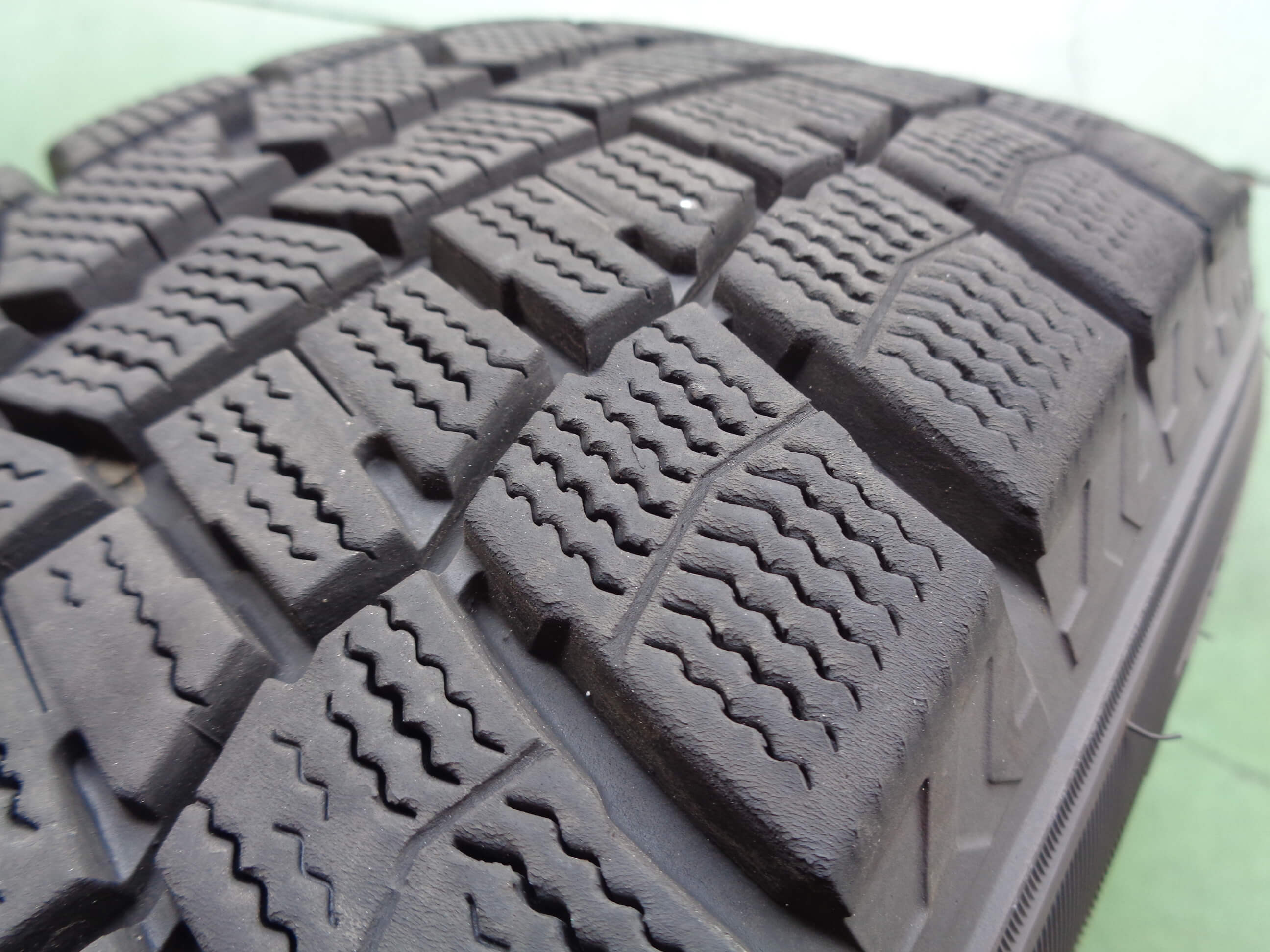 深溝 スタッドレス 175/65R15 ダンロップ WINTER MAXX