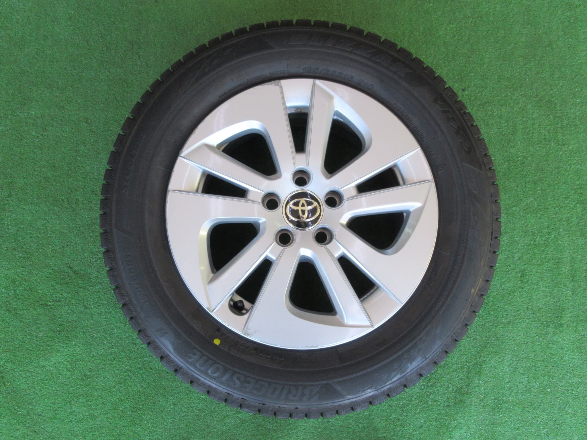 15インチ 50プリウス純正タイヤホイル4本セット