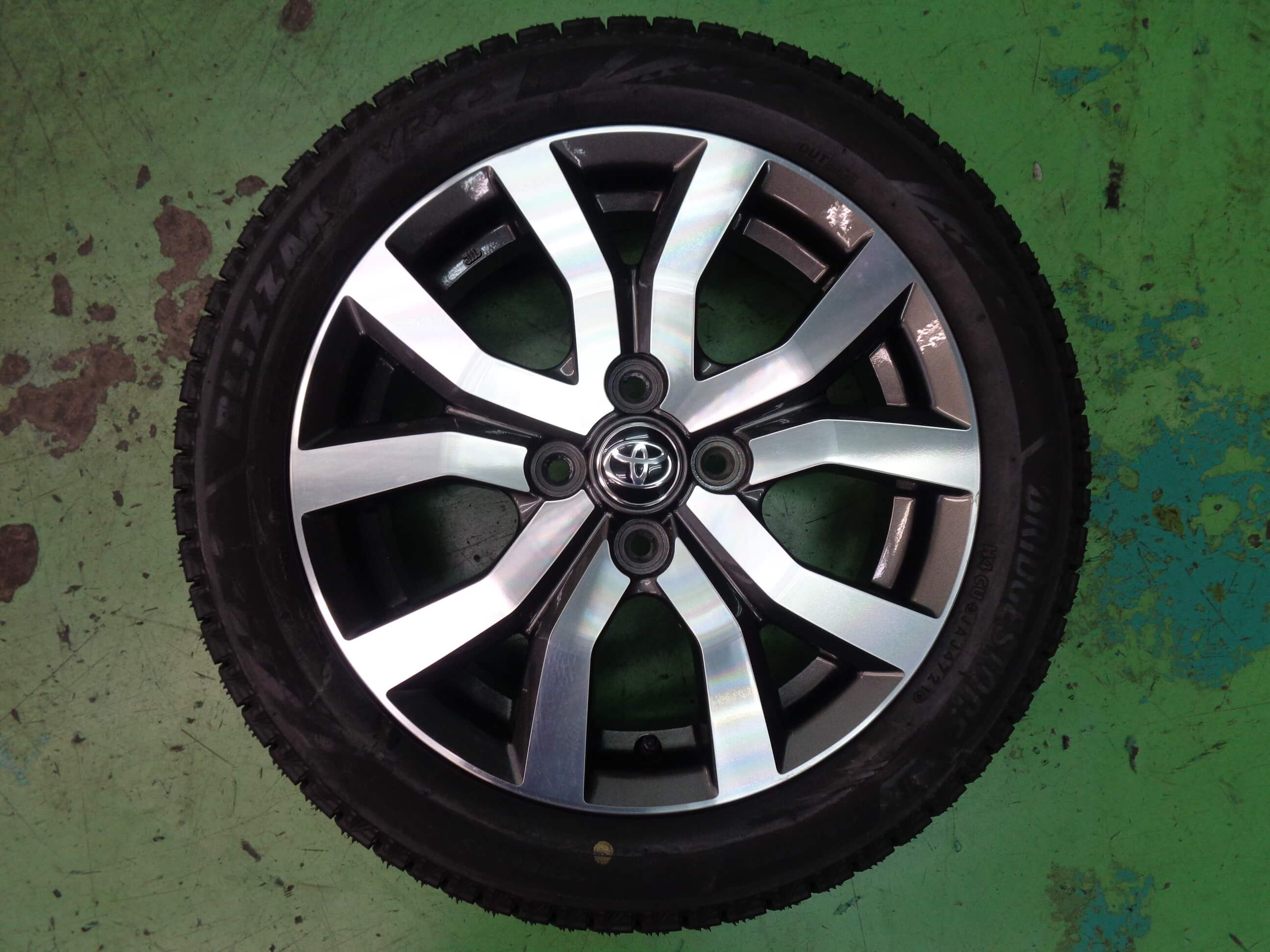 ラッド様用ルーミーカスタム純正スタッドレスタイヤブリヂストンVRX3 1