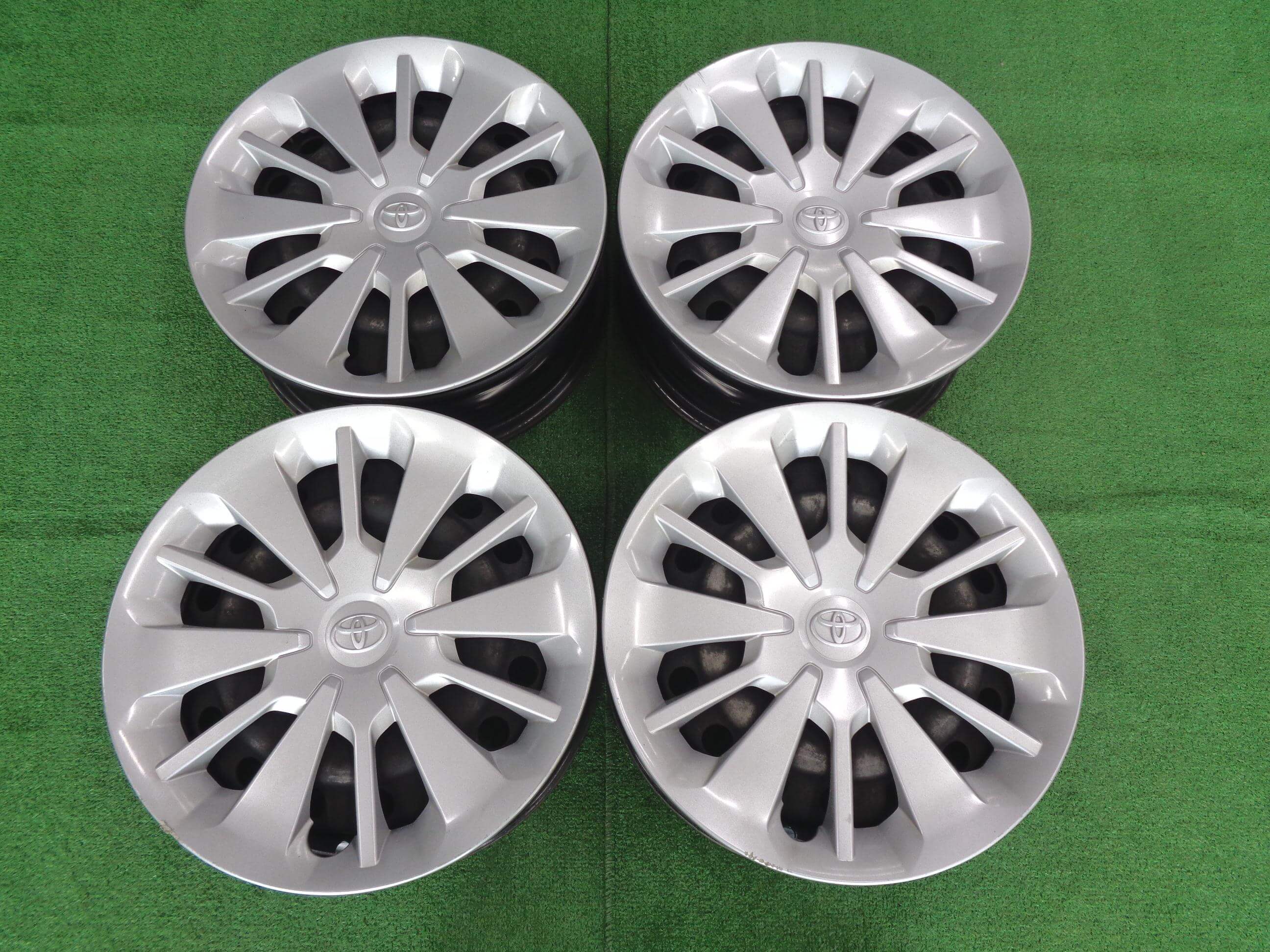 トヨタパッソ 純正アルミタイヤセット