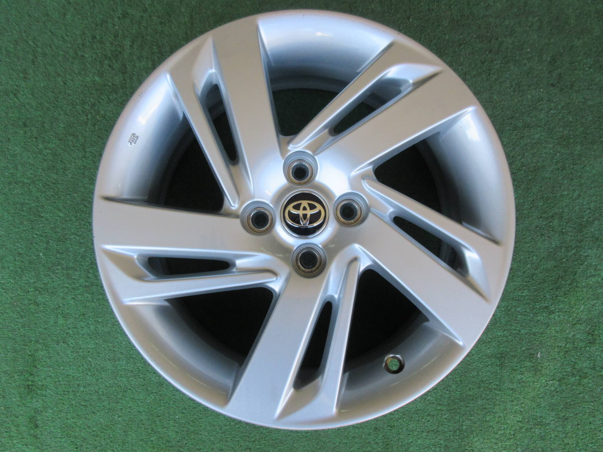 ツネ】②-1トヨタ ライズ Z 純正アルミホイール 4本セット ツネ】②-1