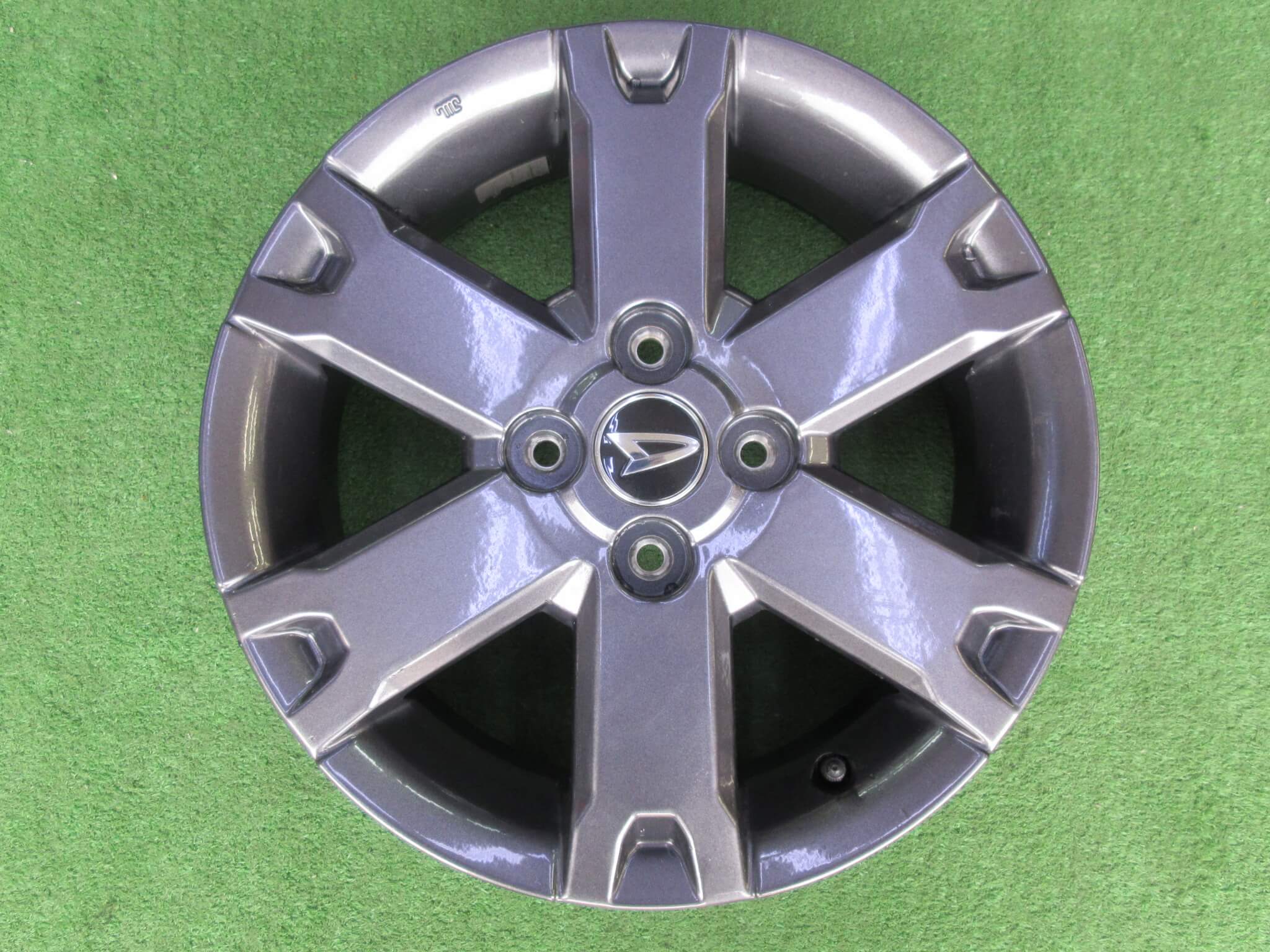 最終値引！美品！ダイハツ　タフト　純正アルミホイール　夏タイヤセット 最終値引！美品！ダイハツ タフト 純正アルミホイール 夏タイヤ