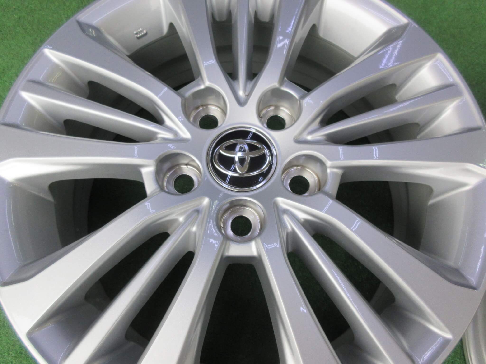 【送料込み】 新車外し 90系ノア 純正 アルミホイールタイヤホイール② 送料込】 新車外し 90 系ノア .ヴォクシー純正 アルミ タイヤ セット