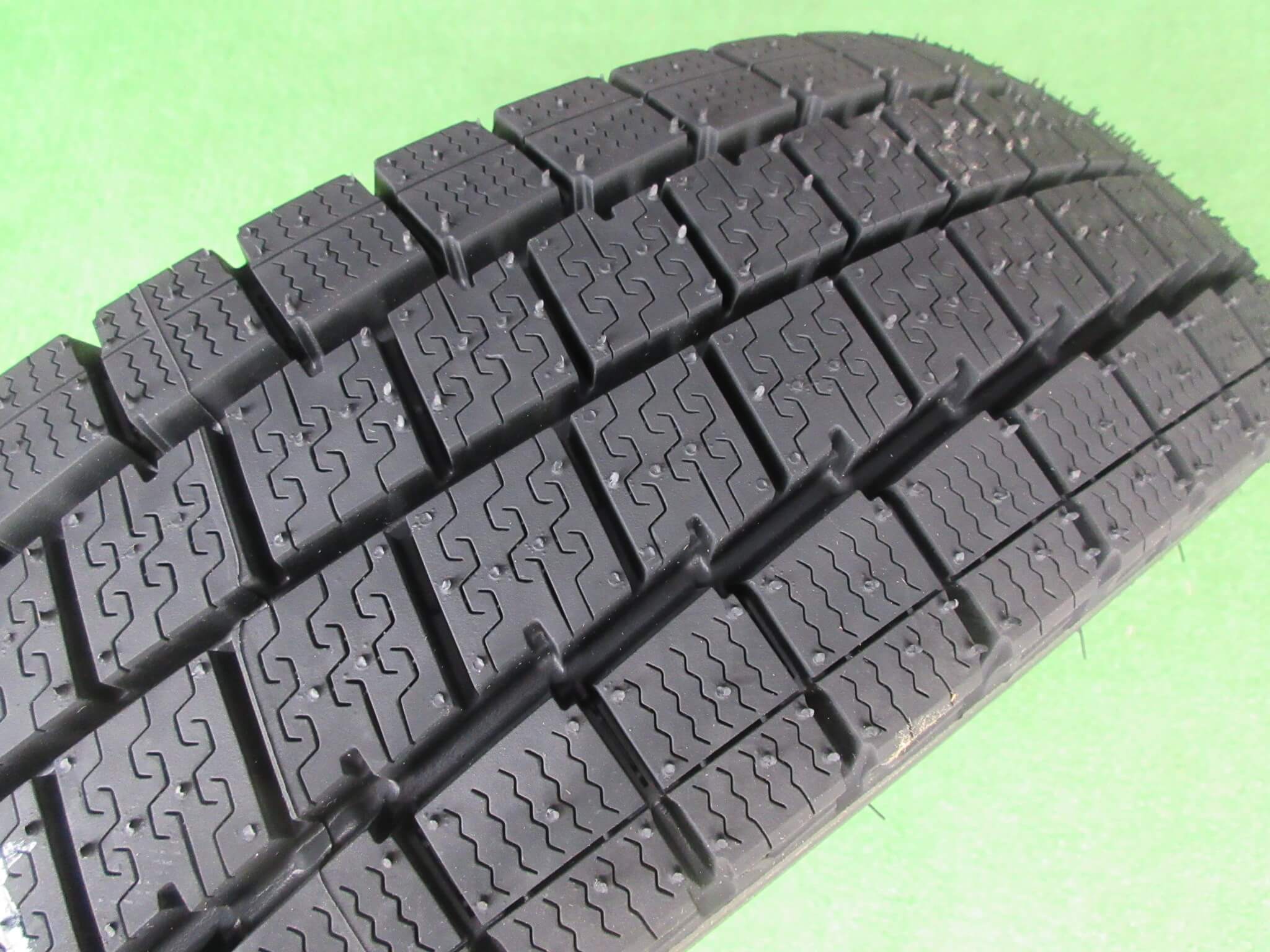 ダンロップ ウィンターマックスLV01