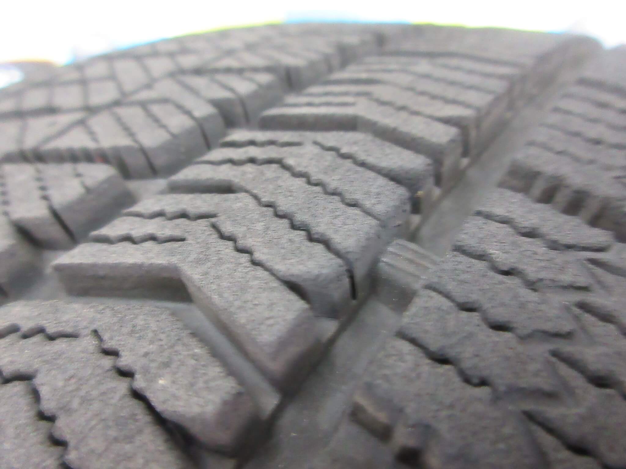 [1]195/50R19 ブリヂストンスタッドレスVRX2 深溝 2本 9.5分山 超バリ溝 2022年製】ブリヂストン ブリザック VRX2 235