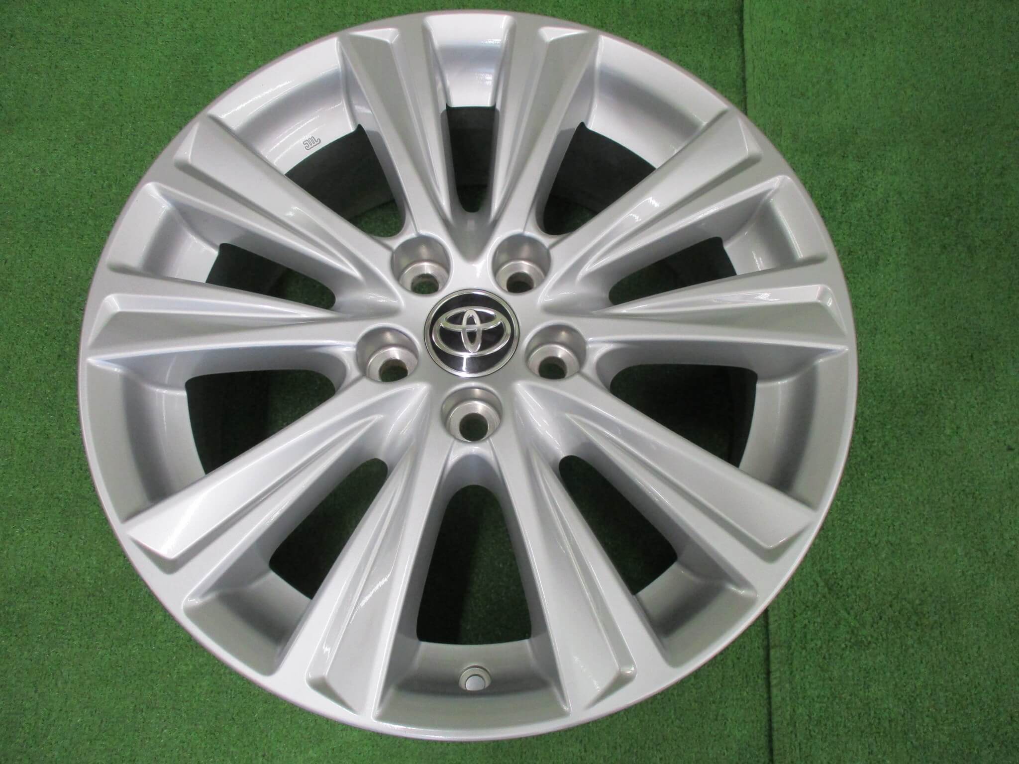 アルファード30後期 純正18インチ ホイール 引取限定 東京都台東区 アルファード30後期 純正18インチ ホイール 引取限定 東京都台東