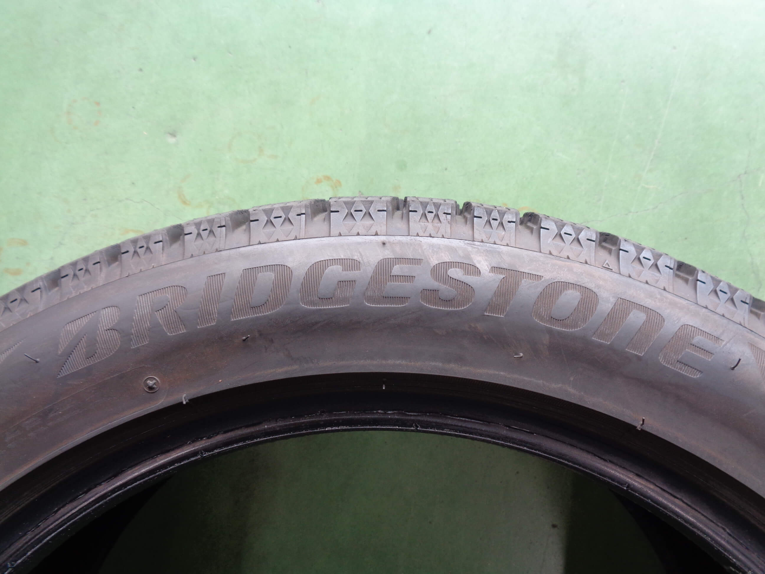 ブリヂストン ブリザック vrx2．215/55R17.23年製．9分山．4本． ブリヂストン ブリザック vrx2．215/55R17.23年製．9分山．4本