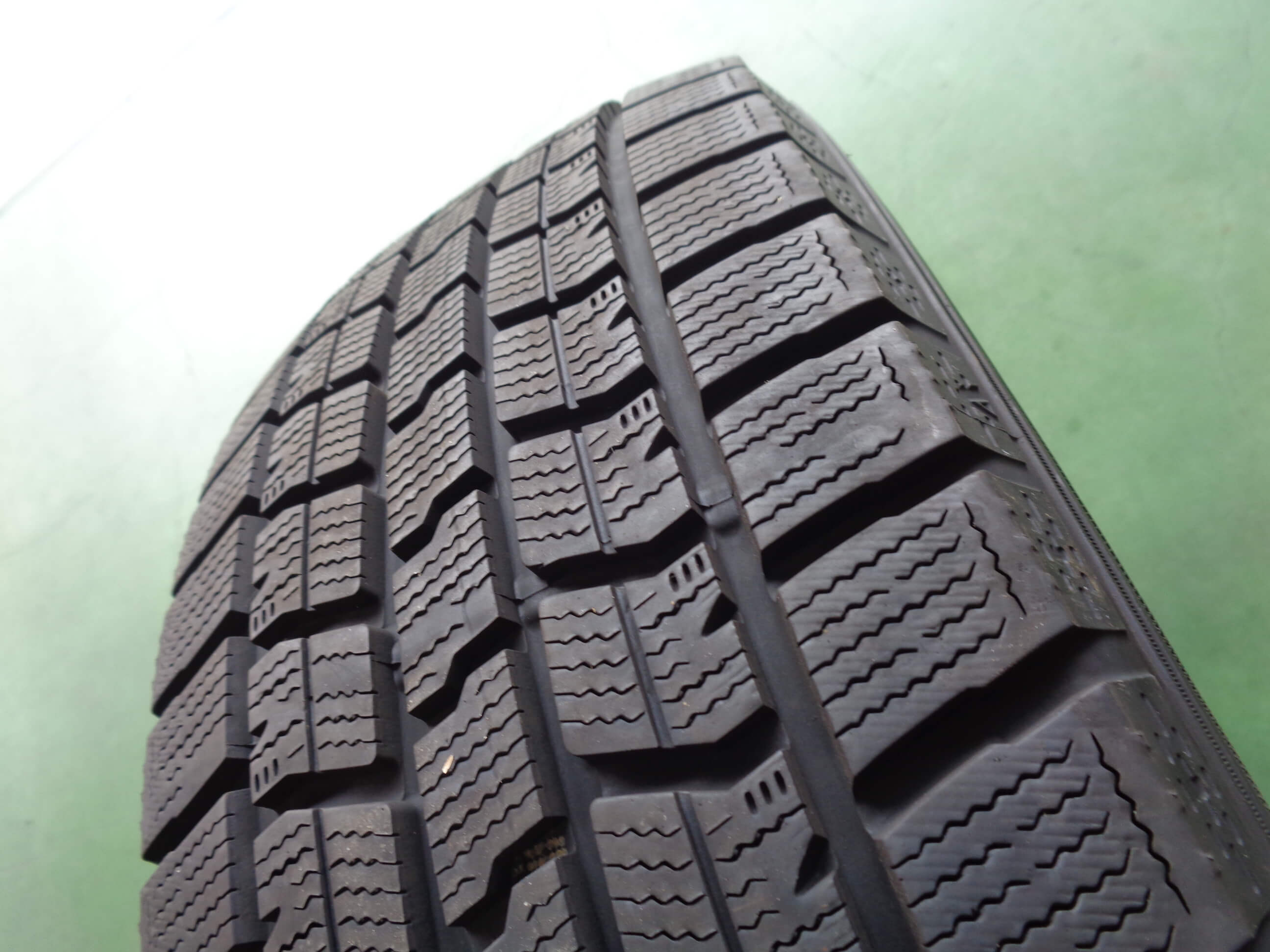 グッドイヤーアイスナビ7.225/60R17.23年製．9分山．4本　セット． グッドイヤーアイスナビ7.225/60R17.23年製．9分山．4本セット．