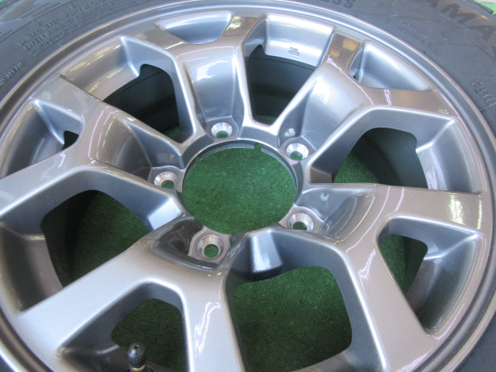 ジムニーシエラ　純正ホイール 74ジムニーシエラで純正ホイールを使ったスタッドレスなら215