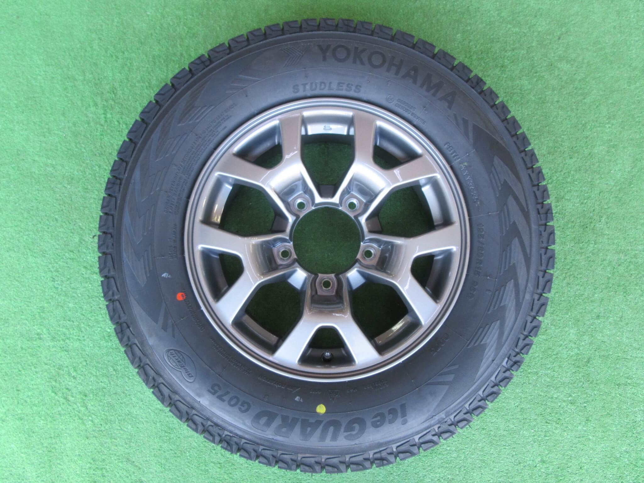 ジムニーシエラ　YOKOHAMA iceGUARD 15インチホイールセット アイスガード SUV G075 スズキ ジムニーシエラ(74系)用 195