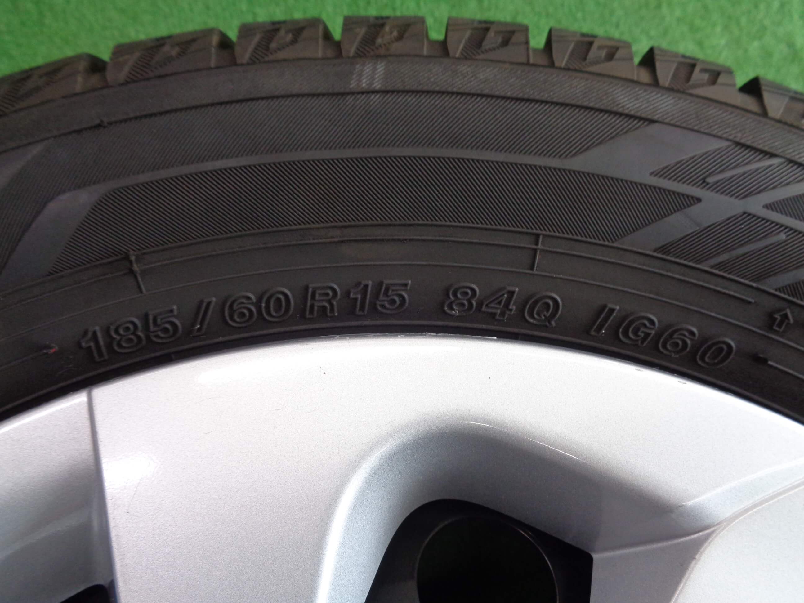【送料込】バリ山185/60R15 ヨコハマアイスガードiG60 2023年製造 185/60R15 ヨコハマ アイスガードiG60・2023年製造4本 YOKOHAMA
