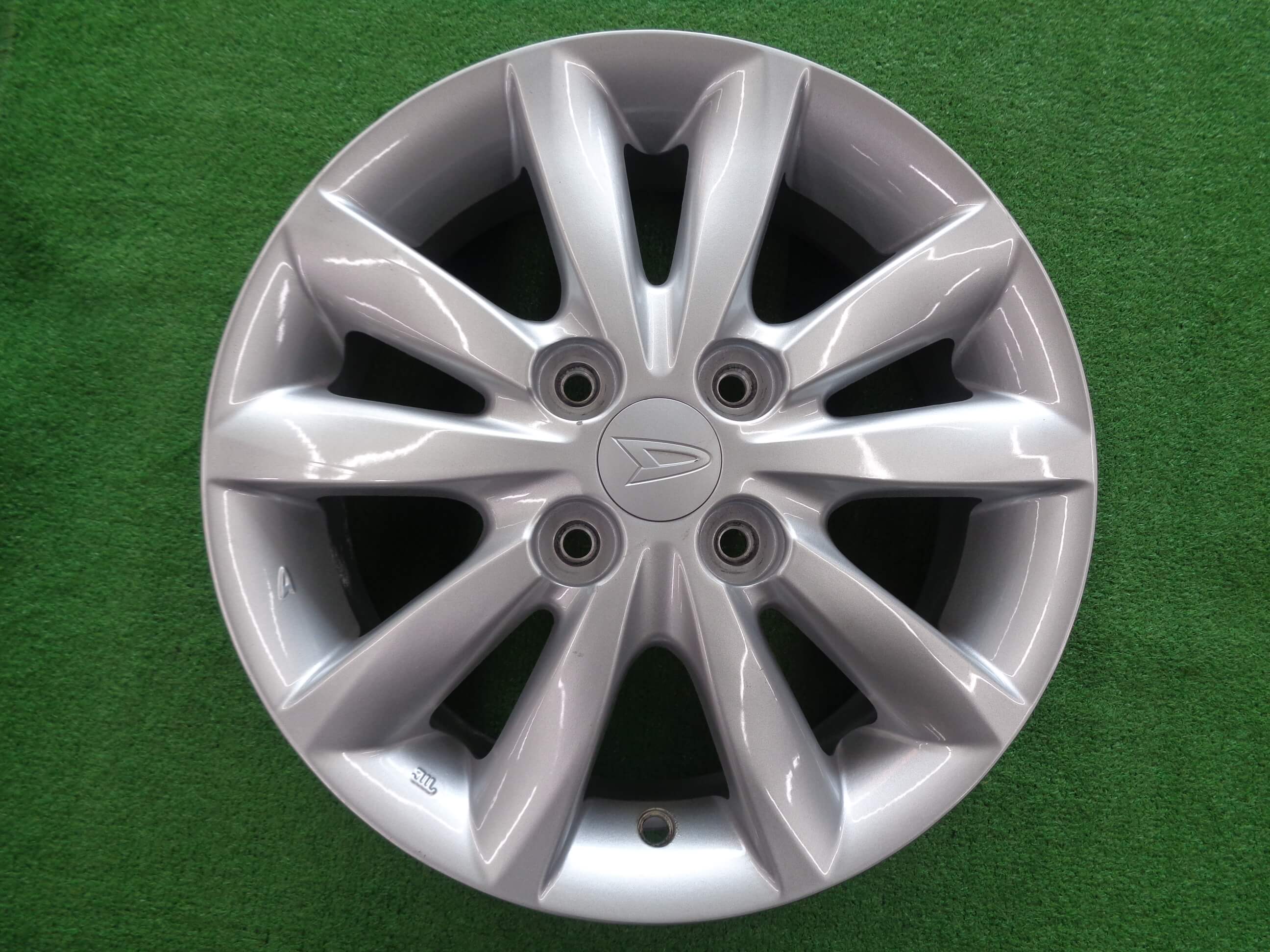 タント純正ホイールタイヤセット ダイハツ タント純正ホイール