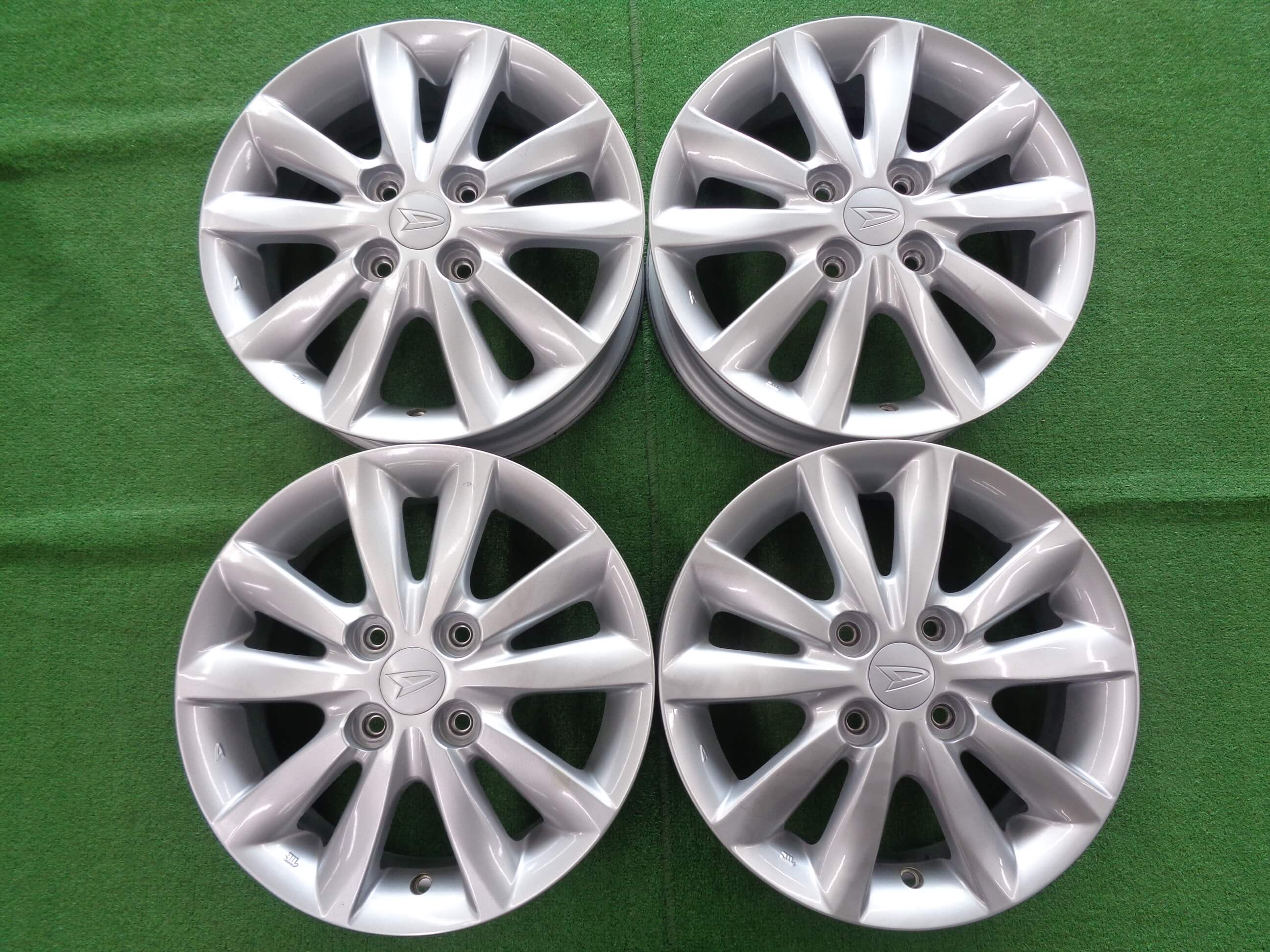 タント純正ホイールタイヤセット ダイハツ タント純正ホイール