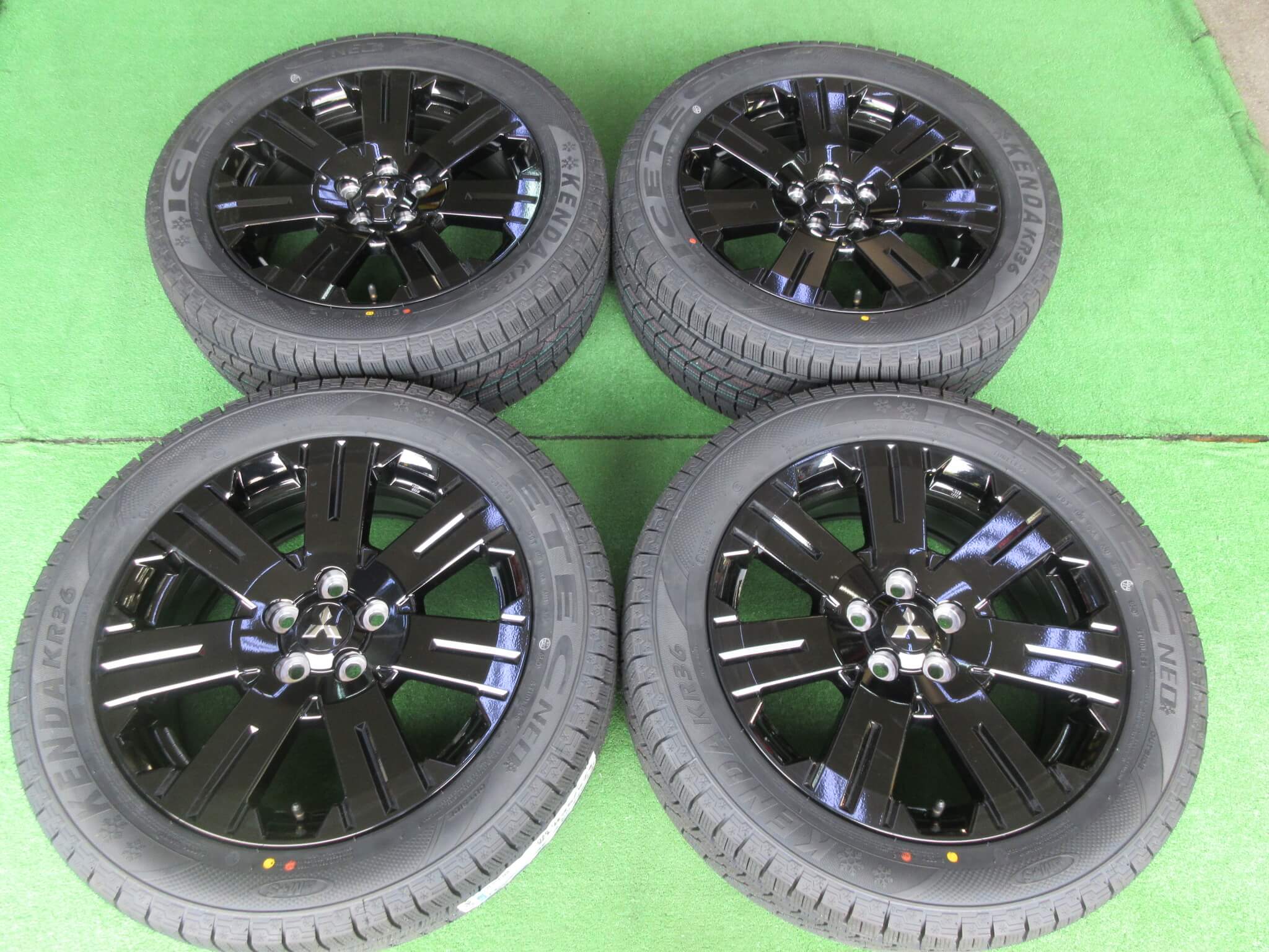 ミツビシ デリカ：D5 純正 225/55R18 デリカ D5 アウトランダー