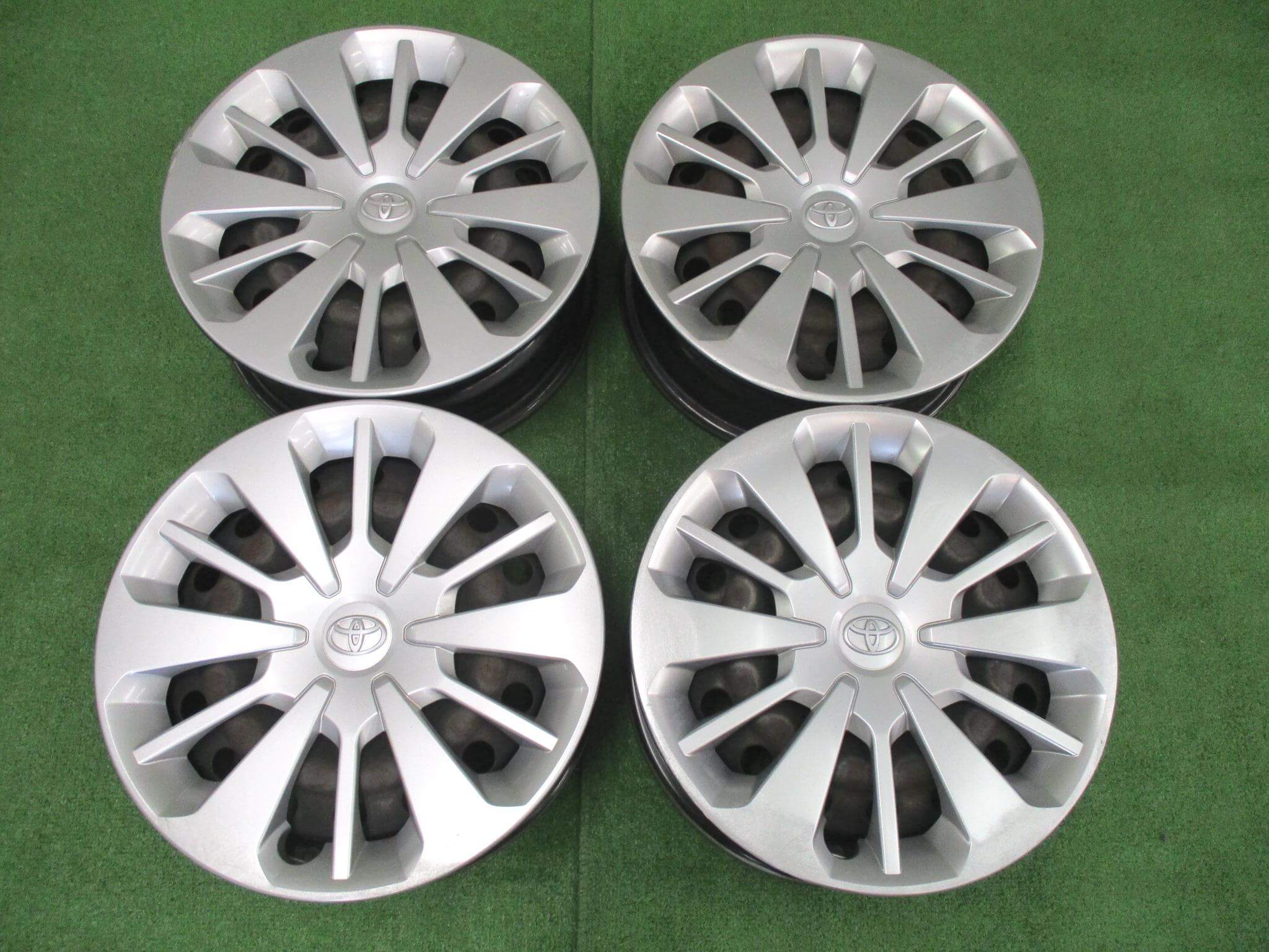 トヨタ ルーミー純正スチール