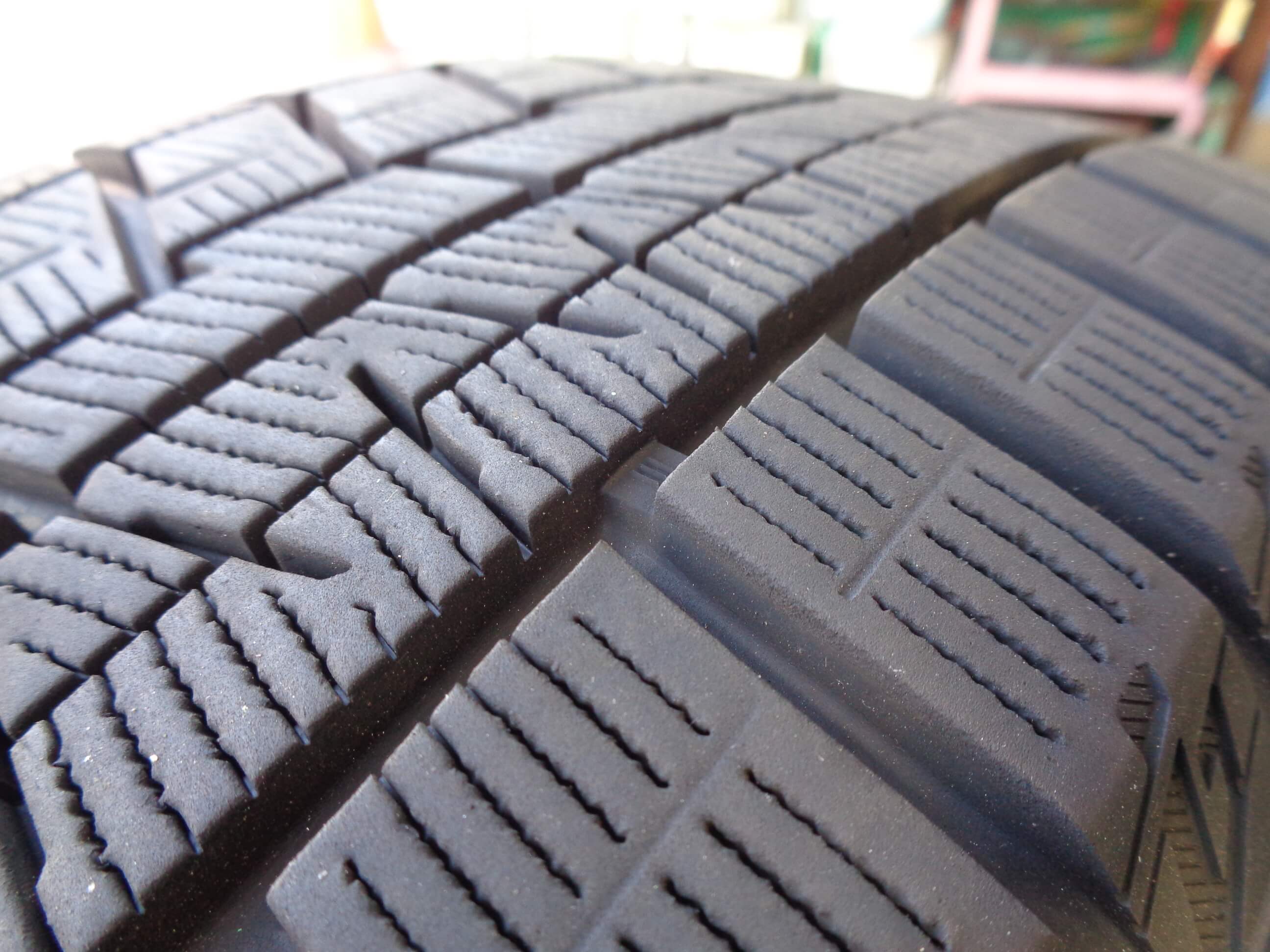 9分山ヨコハマタイヤスタッドレスアイスガードIG60 215/65R16中古4本 楽天市場】215/65R16 ヨコハマ アイスガード iG60 中古タイヤ