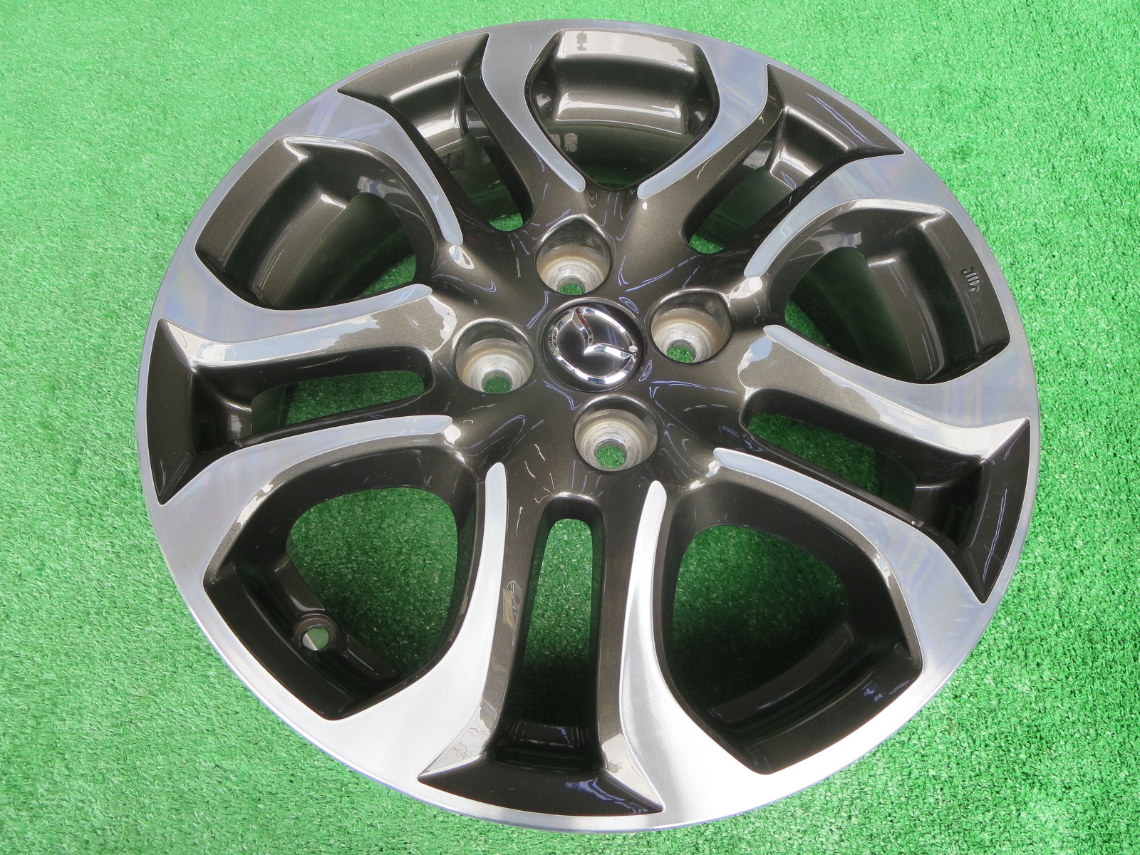 マツダ デミオ純正ホイール