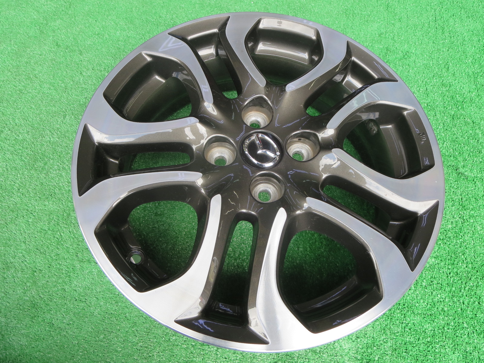 マツダ デミオ純正ホイール