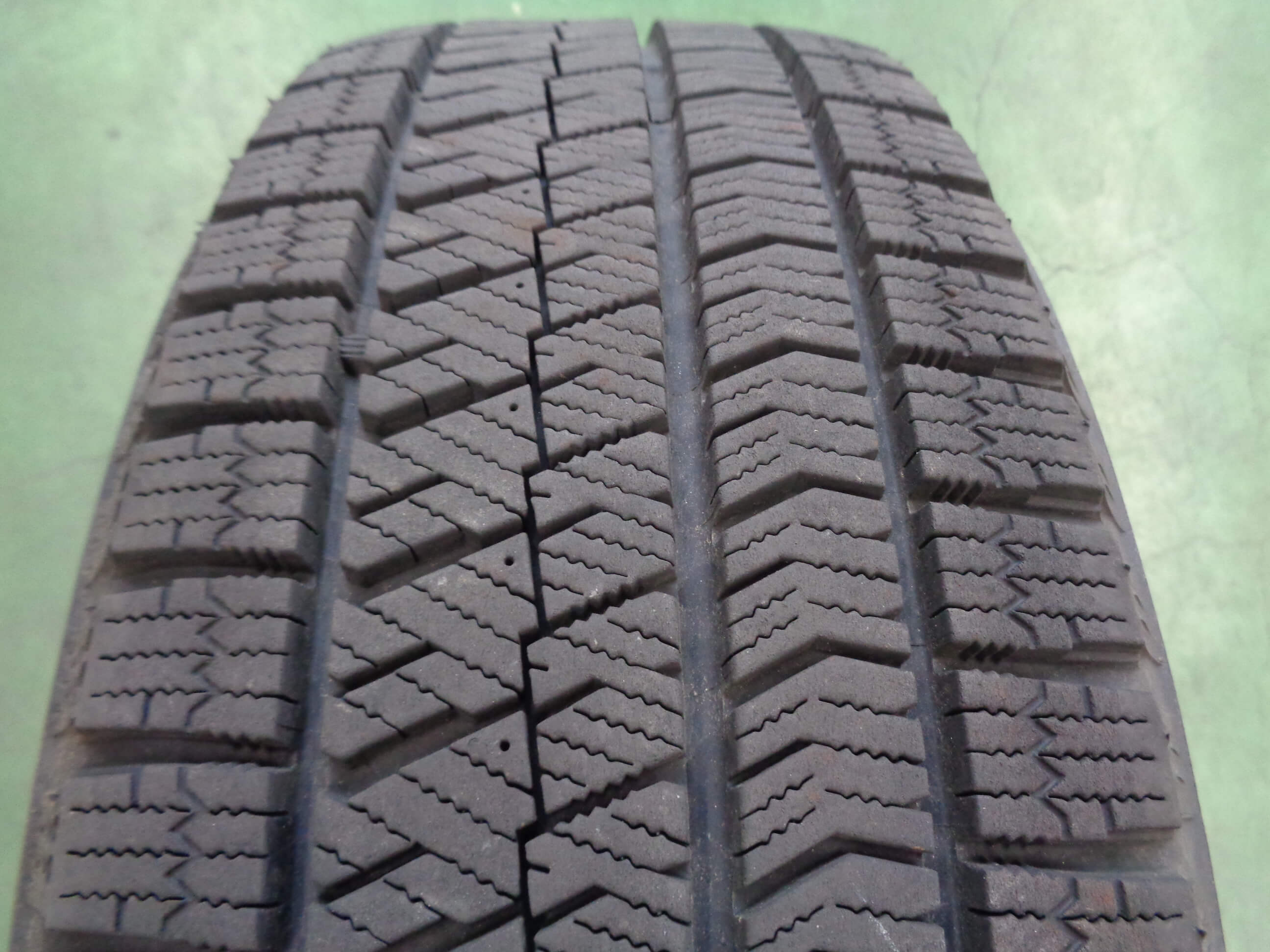 ①ベルランゴ純正 16インチ スチールホイール＆スタッドレスタイヤ 2本