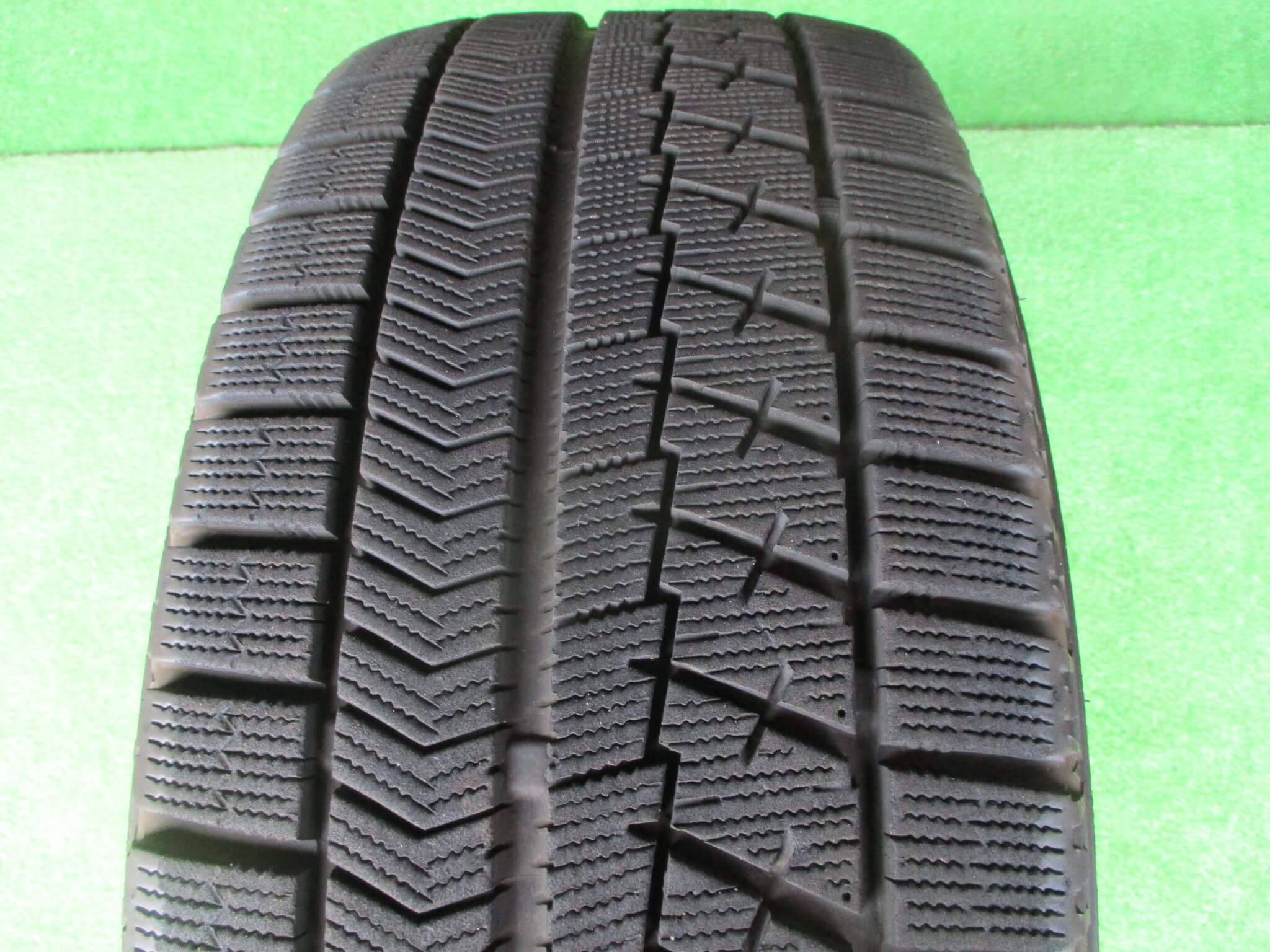 ブリヂストン BLIZZAK VRX 215/55R17 94Q 6-7分山程度 2013年製 4本セット 215&frasl;55R17 21年製 ブリヂストン BLIZZAK VRX 未使用タイヤ４本