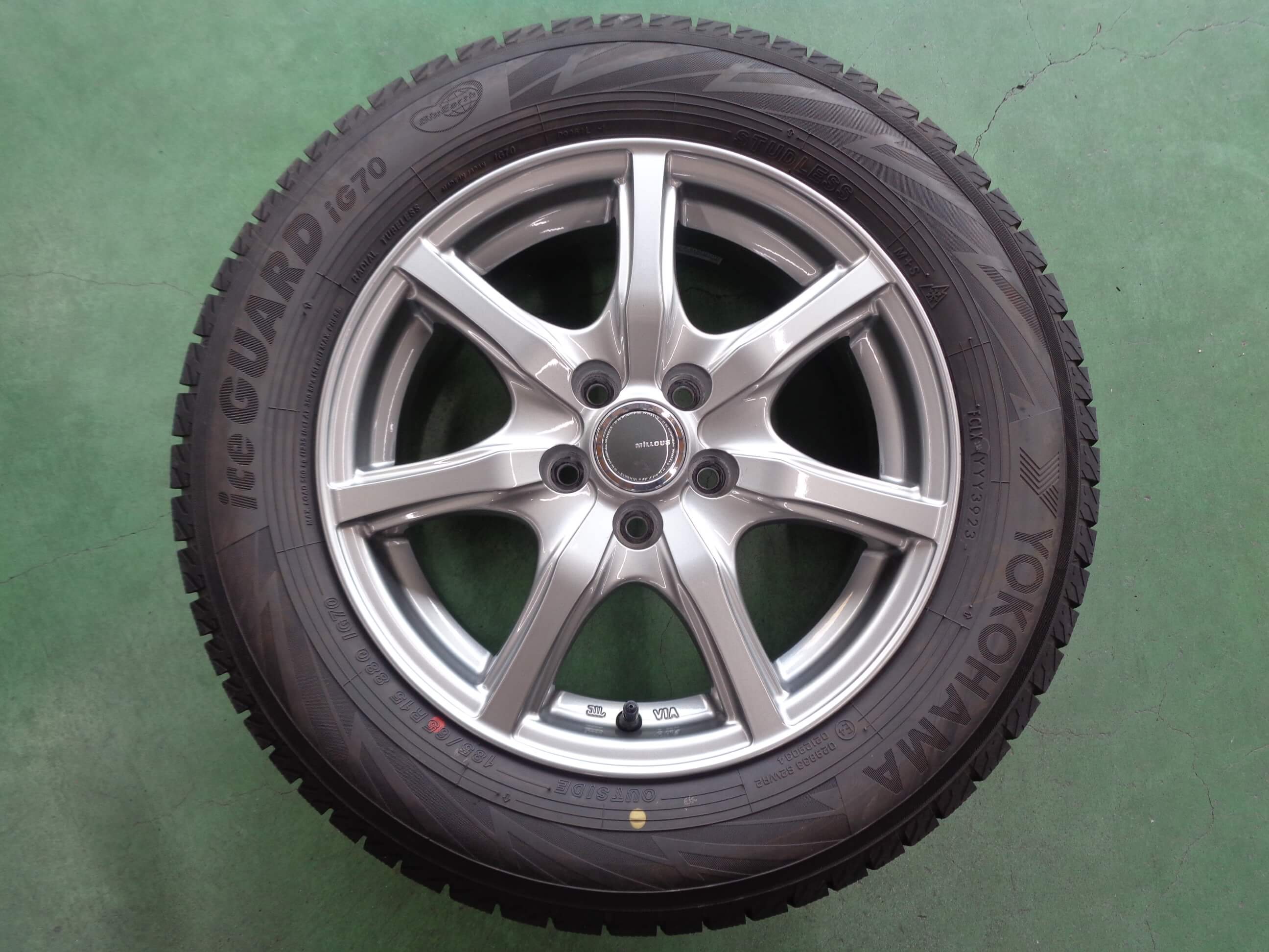 トヨタ ホイール ブリザックVRX3 185/65R15