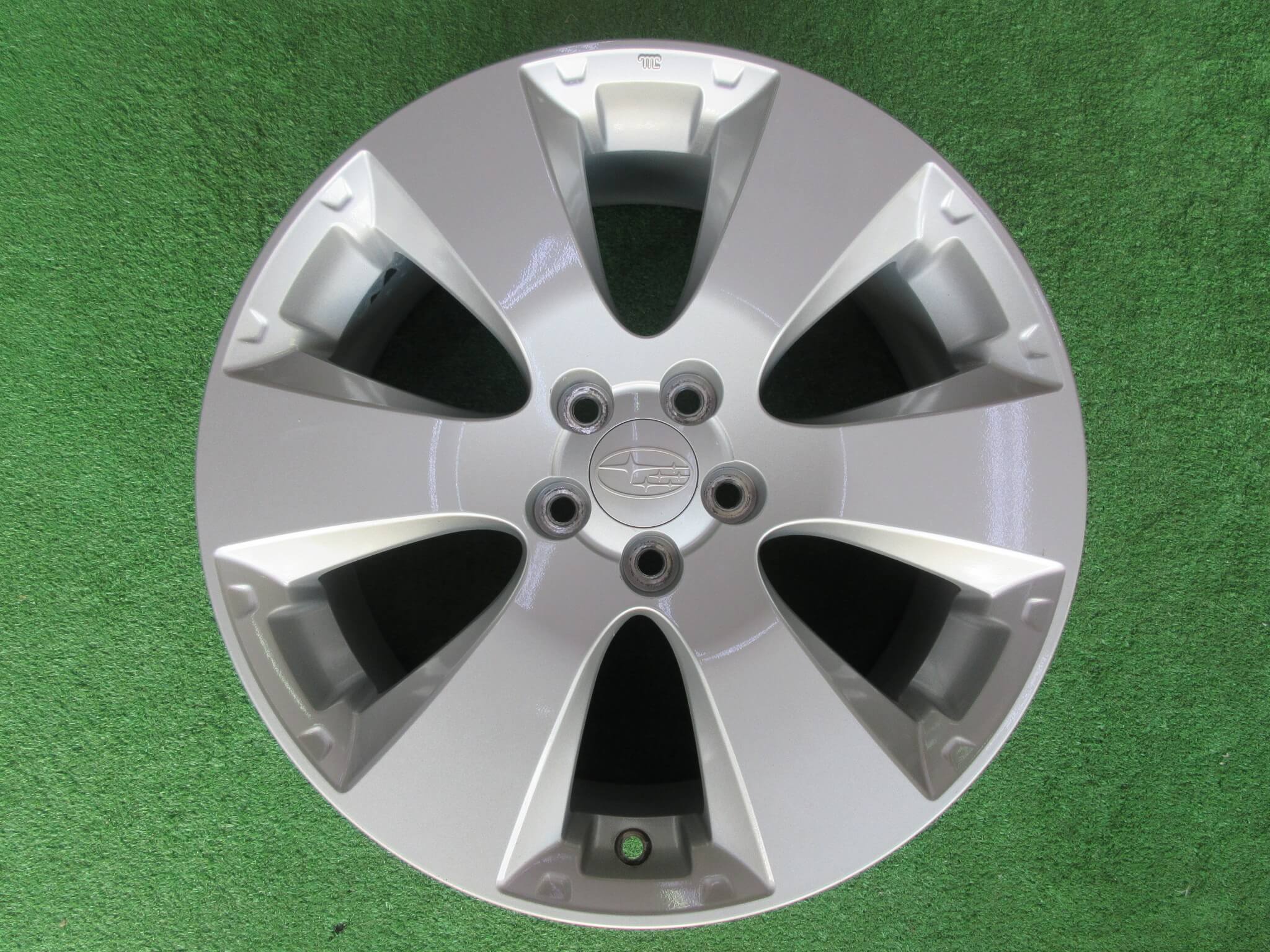 フォレスター純正ホイール（デカール付） 品番28111SJ080