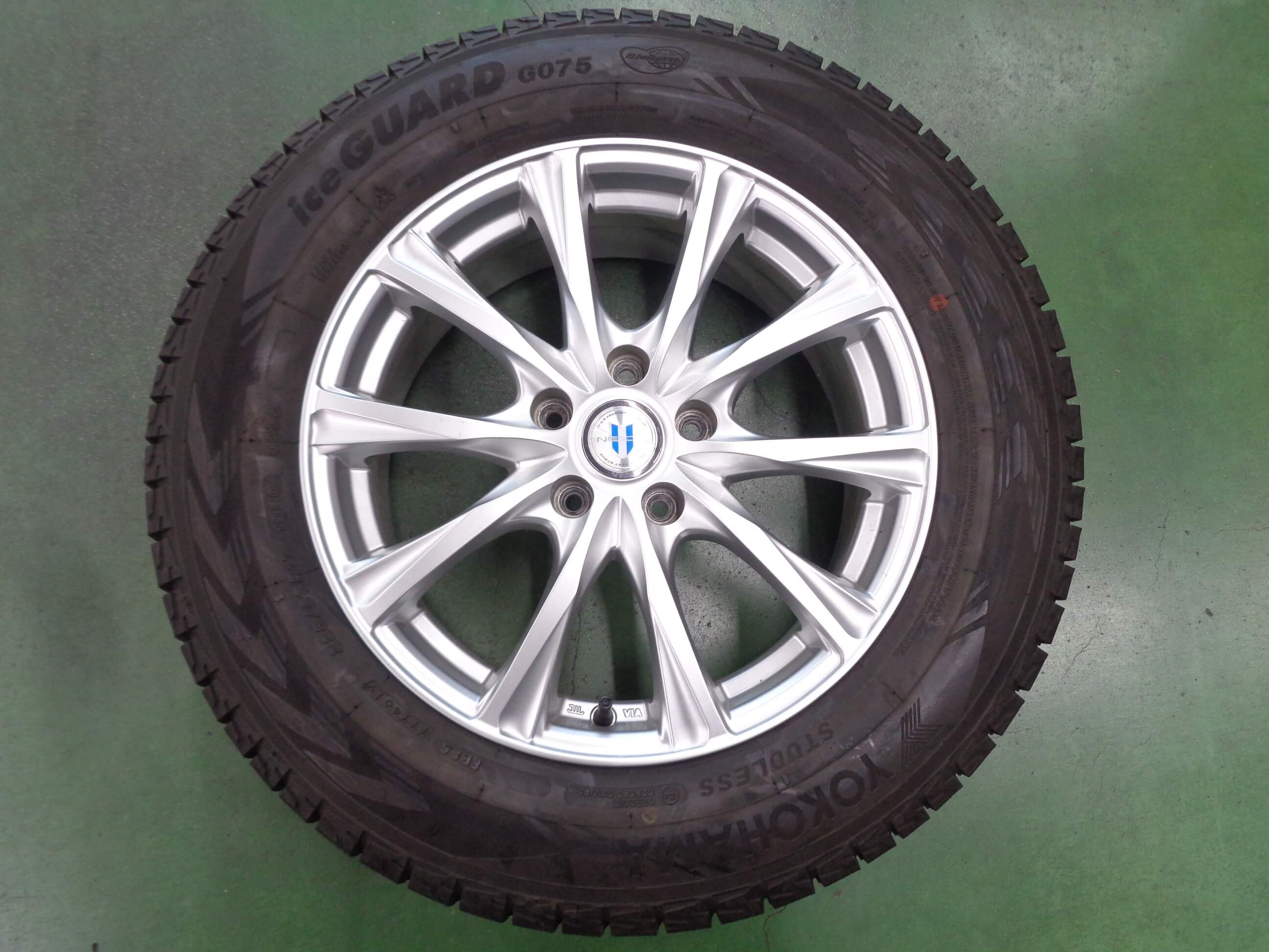 225/60R17 スタッドレスタイヤ、ホイールセット ニッサン純正ホイール スタッドレスタイヤセット 225/60R17