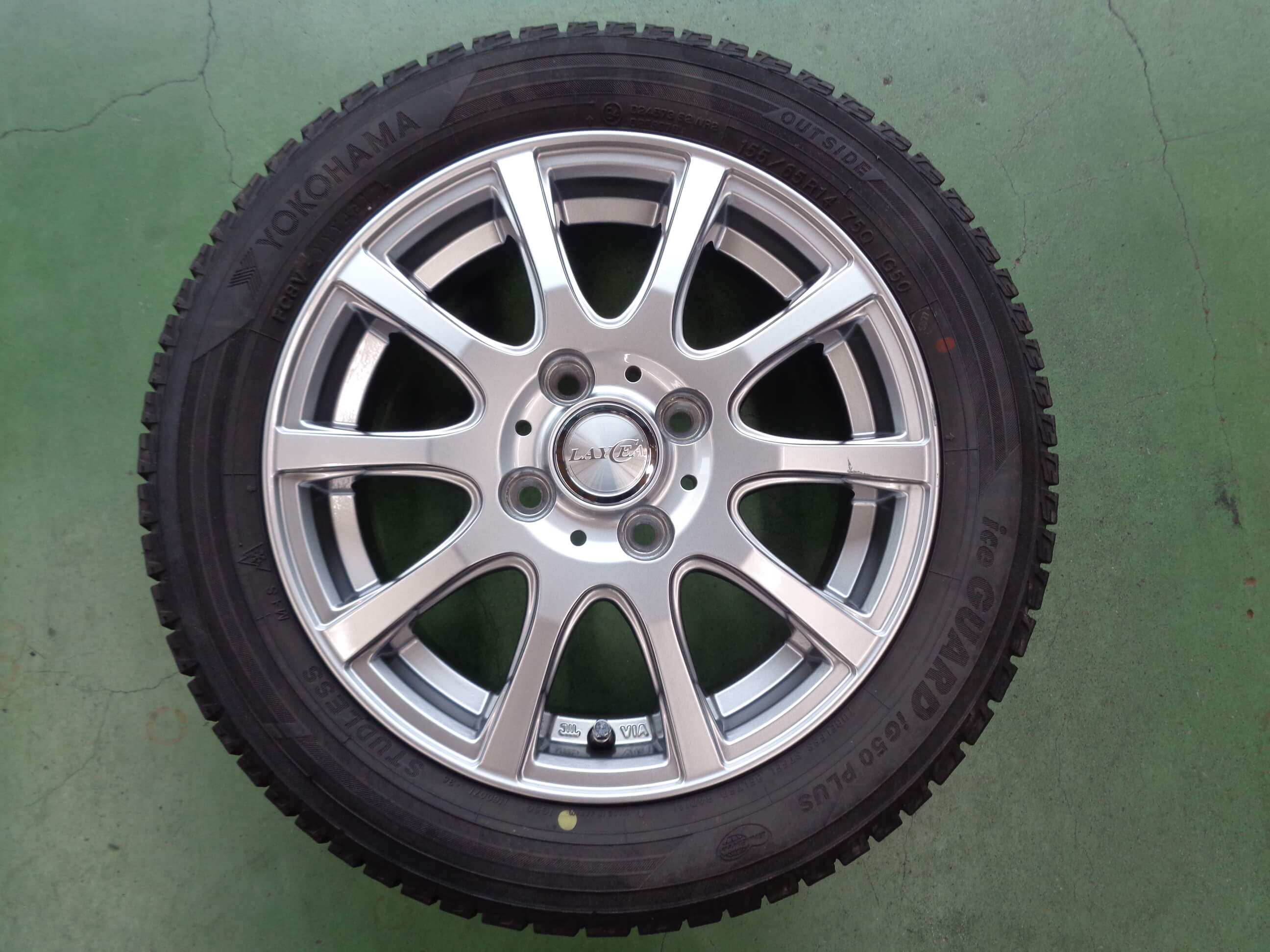 15インチ シルバー アクア　4本 トヨタ アクア純正 15インチ & YOKOHAMA 175/65R15 YOKOHAMA ice GUARD