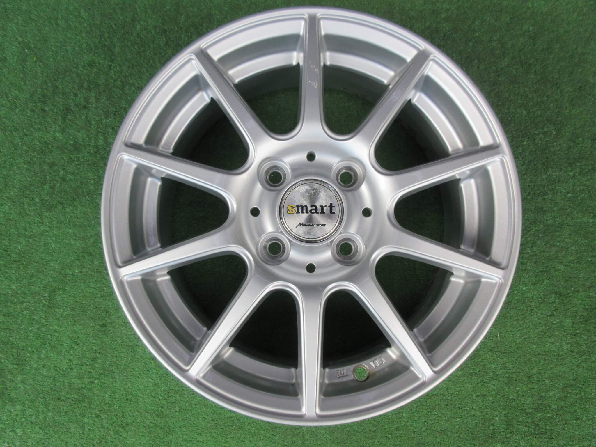 新型プリウス PHEV純正19インチアルミホイ－ル 新品未使用4本セット