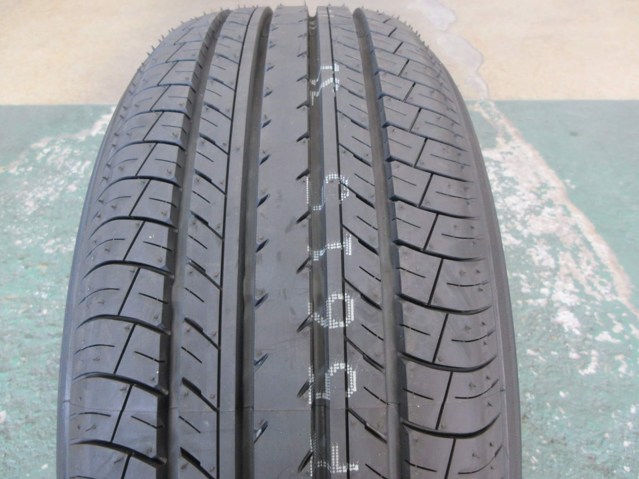 ヨコハマ　デシベルE70B