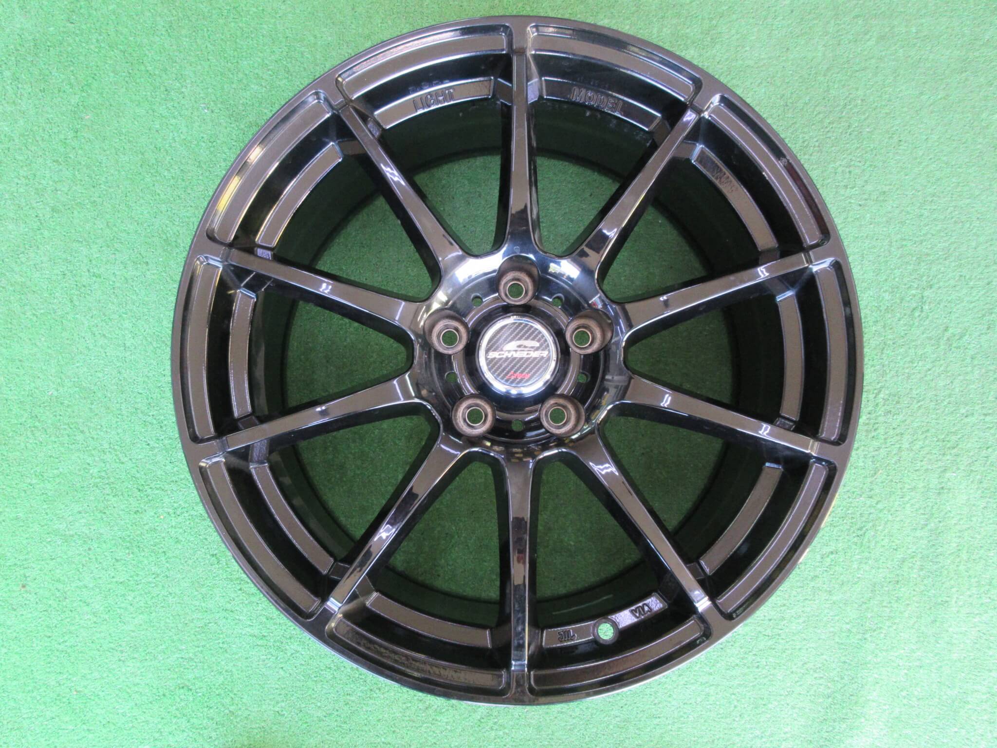 中古アルミ　美品　18Ｘ7.0　クラウン、レクサスＲＸ、ＬＢＸなどボルト車専用 中古アルミ 美品 18X7.0 クラウン、レクサスRX、LBXなど