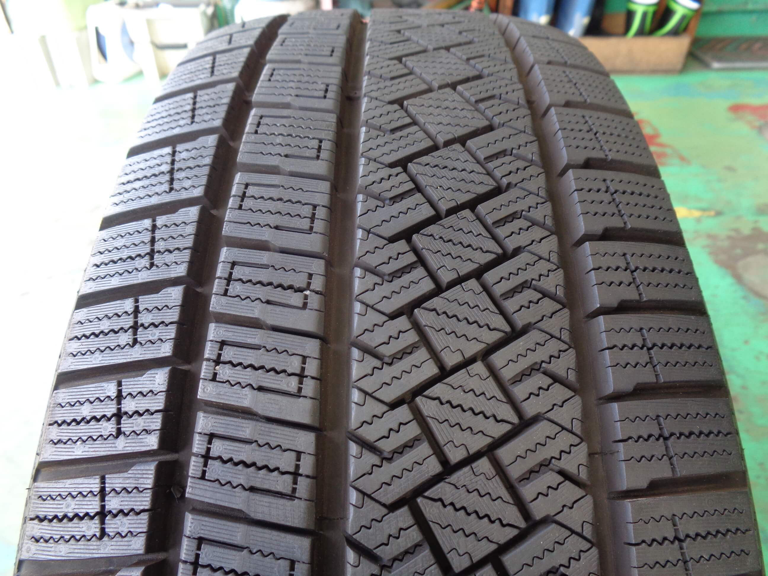 ピレリ アイスゼロアシンメトリコ