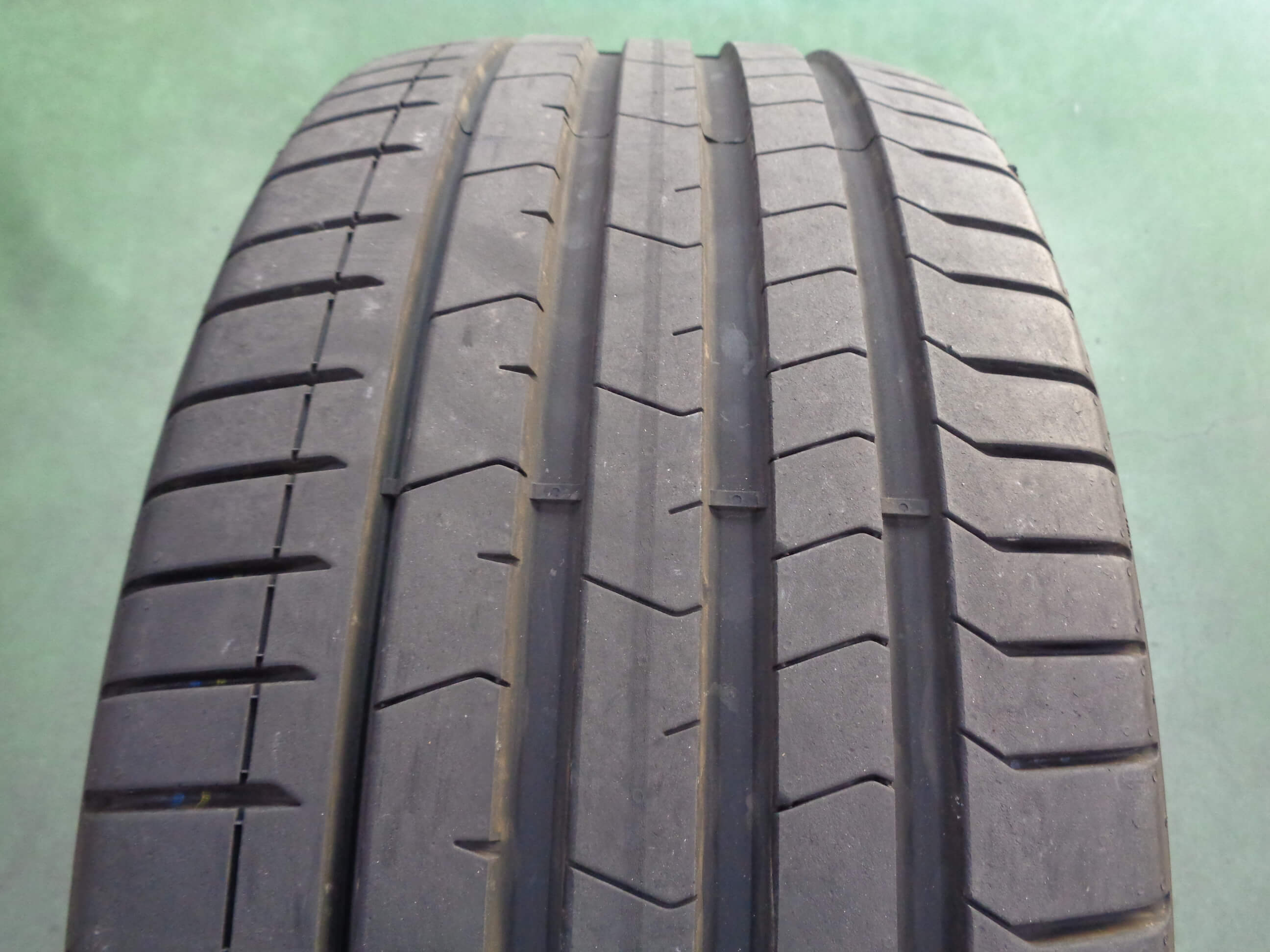 ピレリー　Pゼロ　PZ4