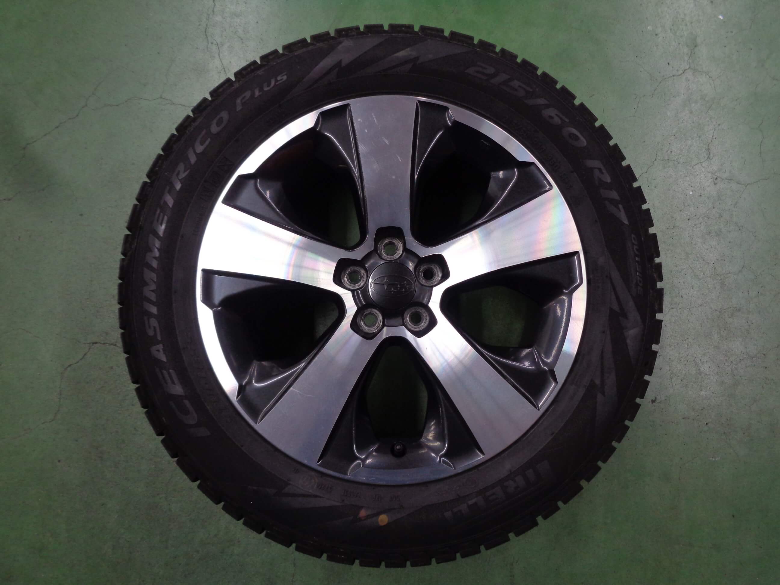 ピレリ　アイスアシンメトリコプラス