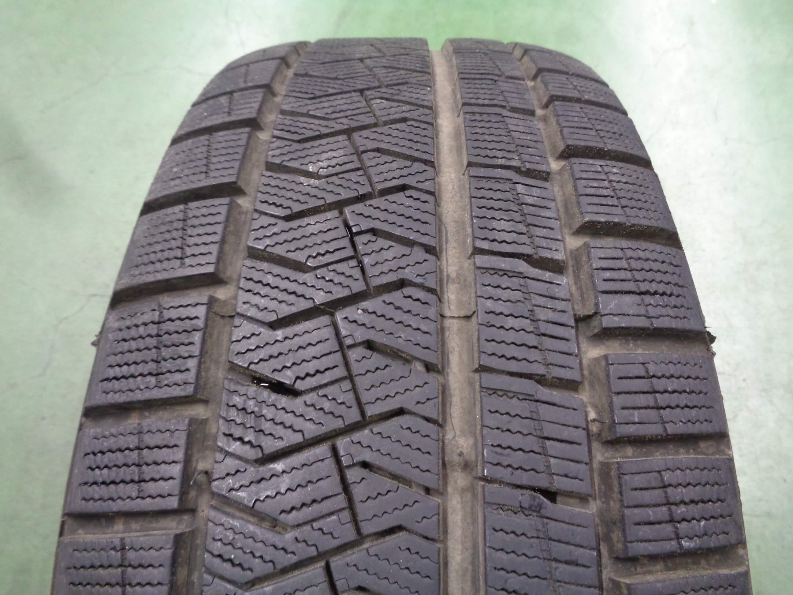 ピレリ　アイスアシンメトリコプラス