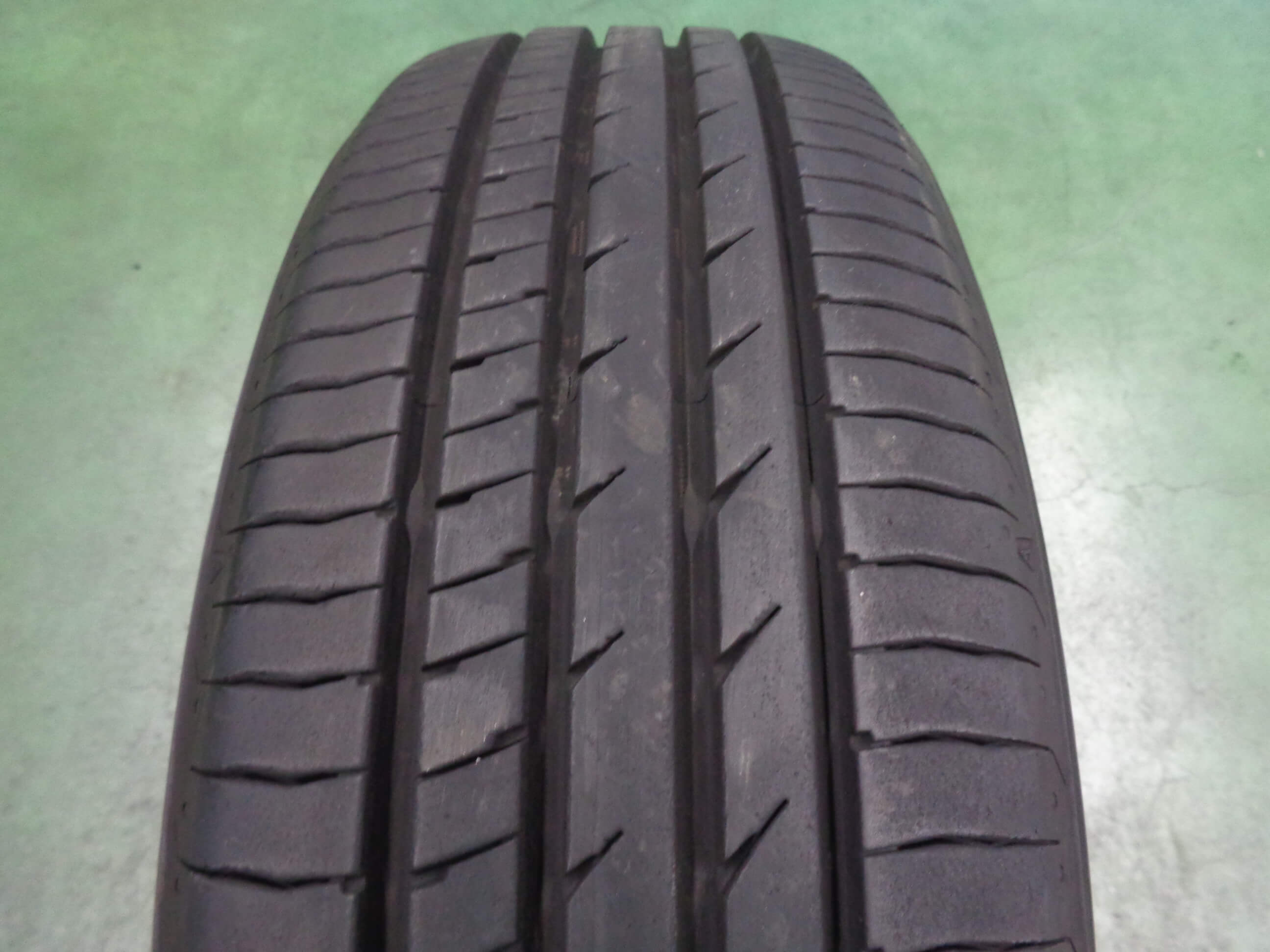 ヨコハマ　アドバンデシベルV553