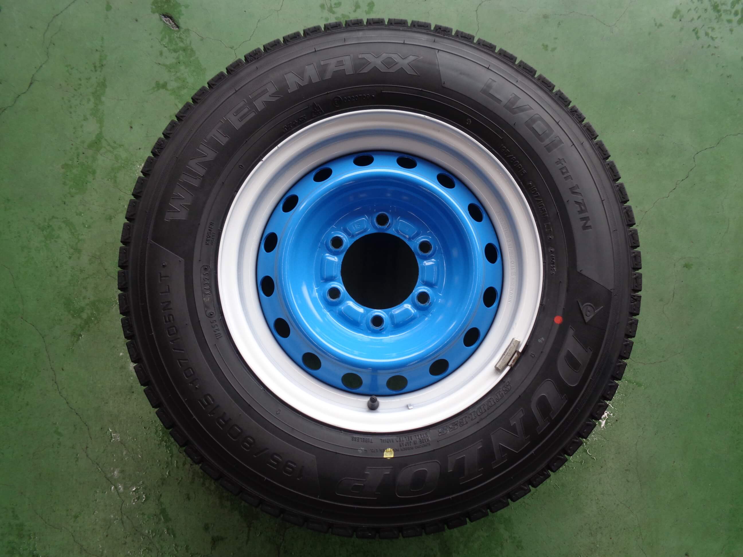 ダンロップ　ウィンターマックスLV01