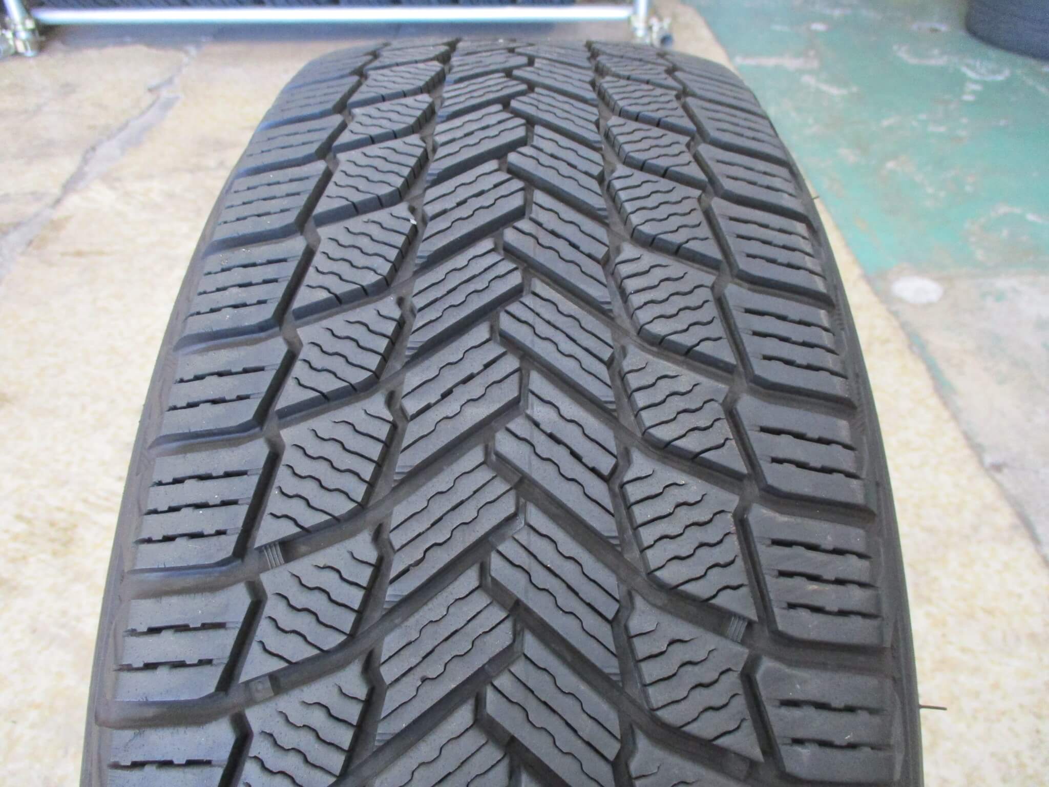 ミシュラン　XアイススノーSUV