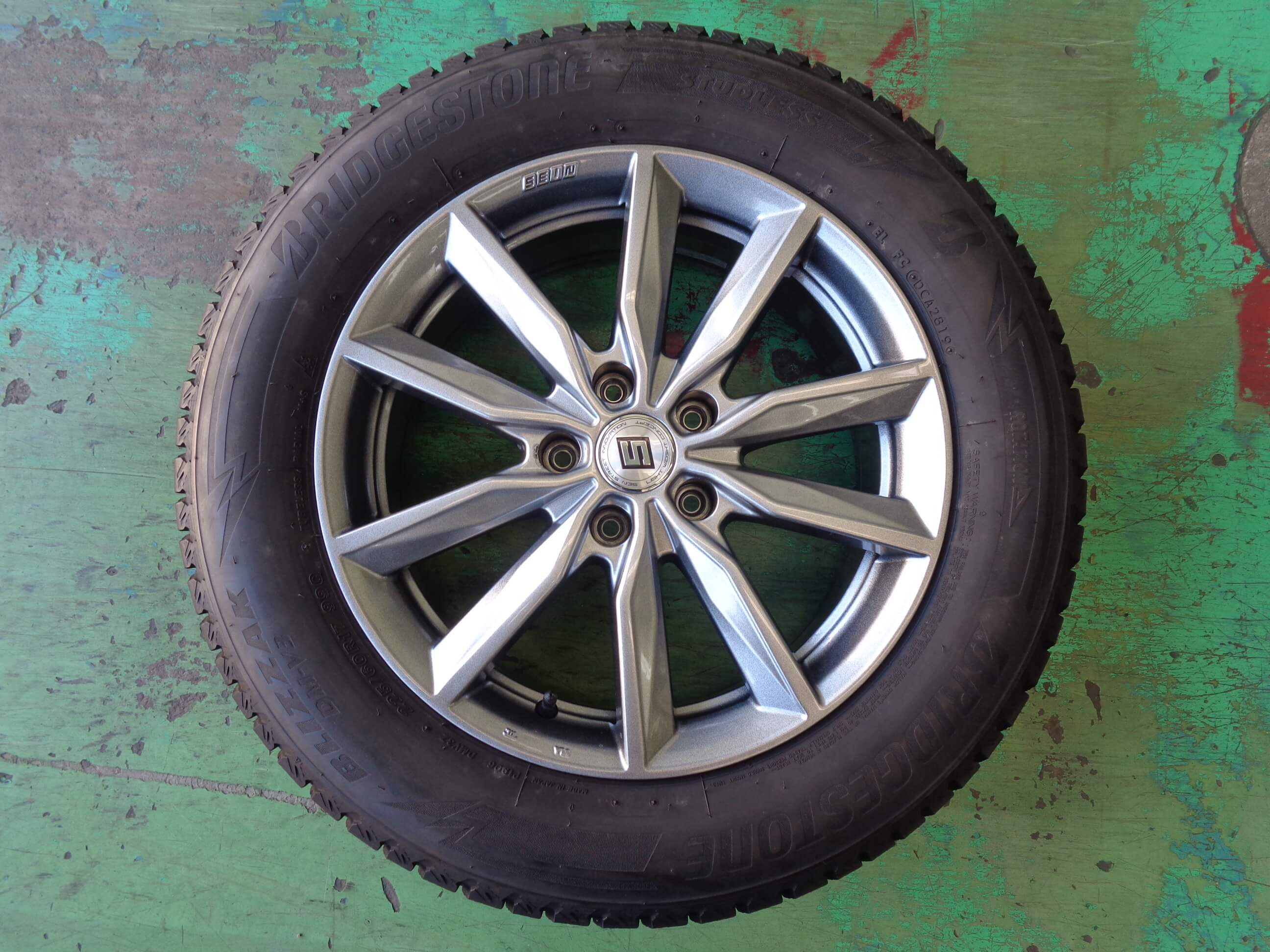 りゅう 1/2 スズキ中古スチールホイール＋新品ヨコハマスタッドレス4本セ スズキ純正ホイール スタッドレス付き