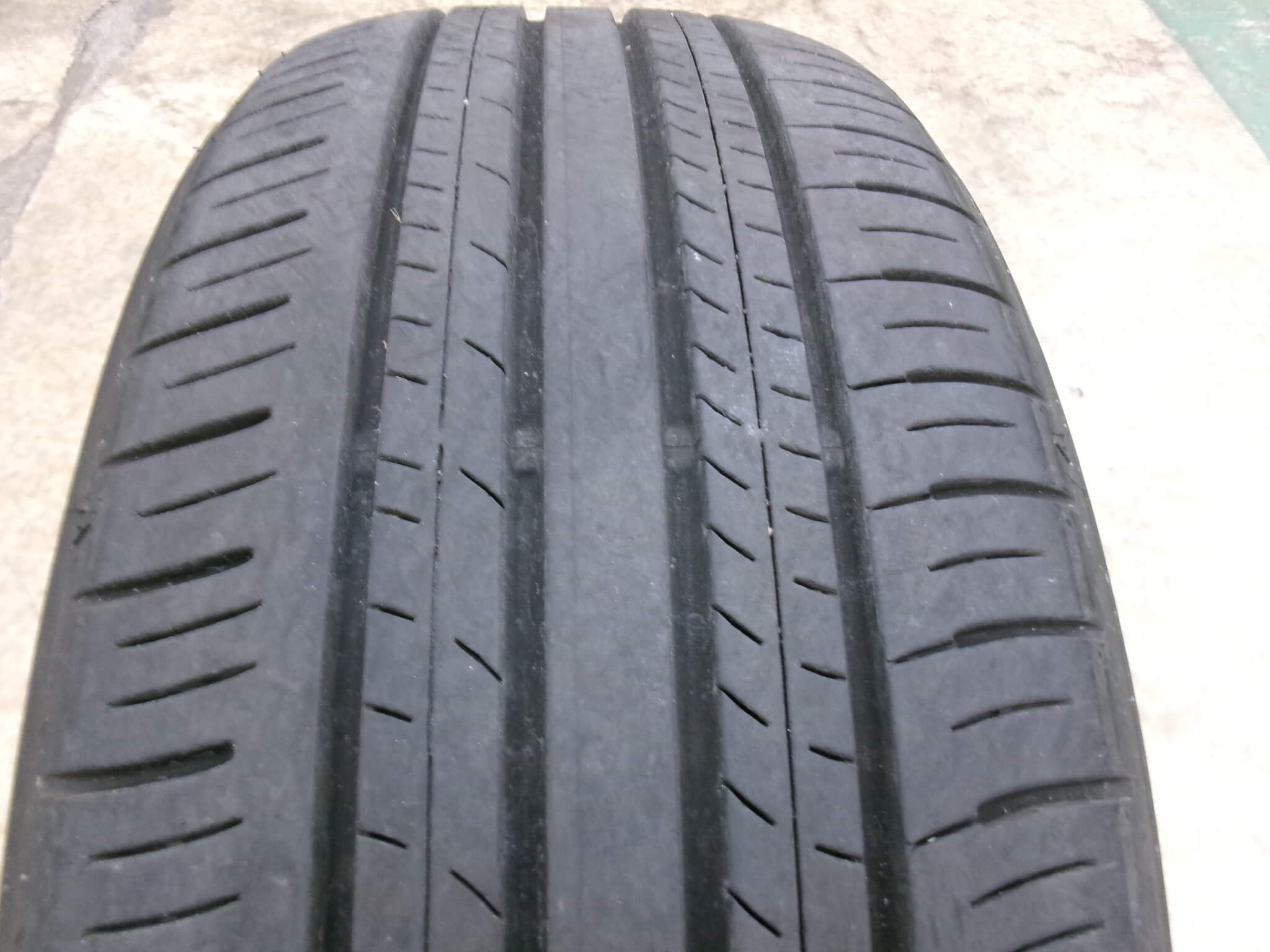 新品215/50R17 YOKOHAMA サマータイヤ　4本セット2025年製造 新品215/50R17 YOKOHAMA サマータイヤ 4本セット2025年製造 サマー
