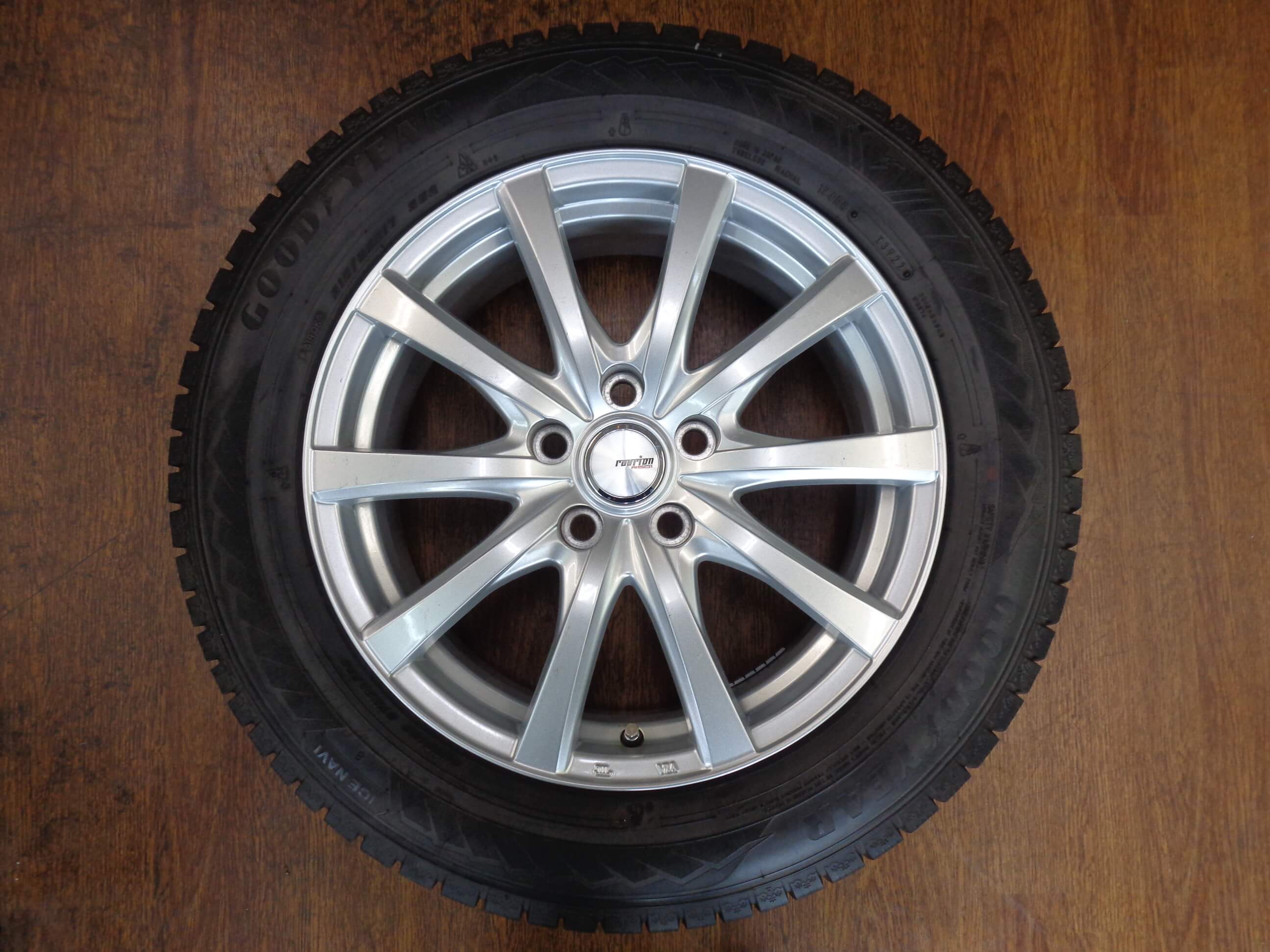 グッドイヤー アイスナビ8